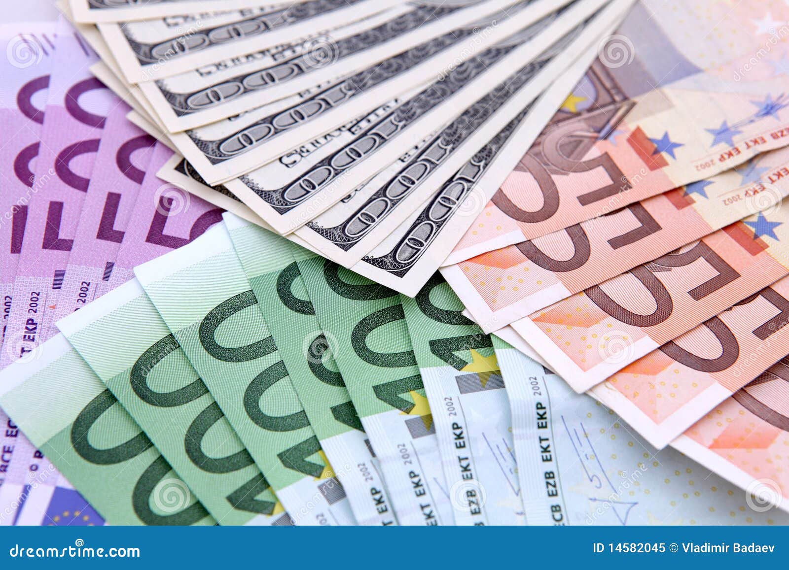 Dolares A Euros Fondo Con Billetes De Dolar Americano Y Euros De dolares-a-euros-fondo-con-billetes-de-dolar-americano-y-euros-de