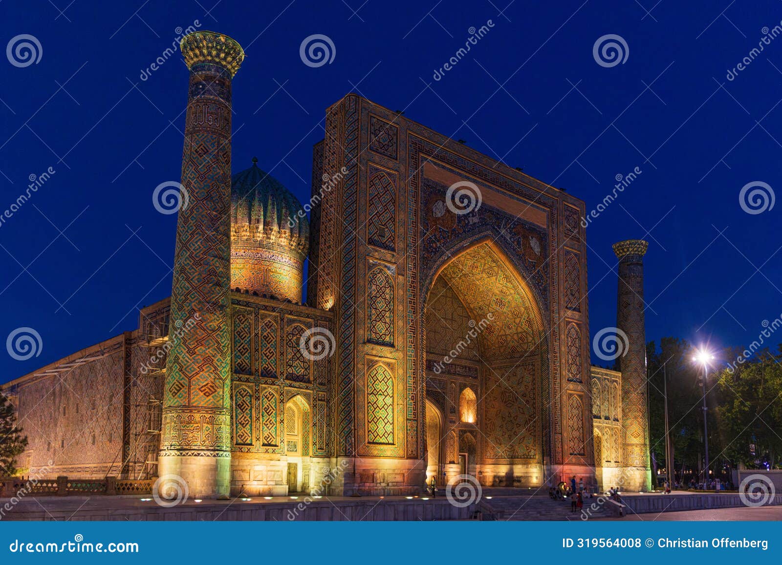 evening view of registan sher dor madrasa in samarkand, uzbekistan