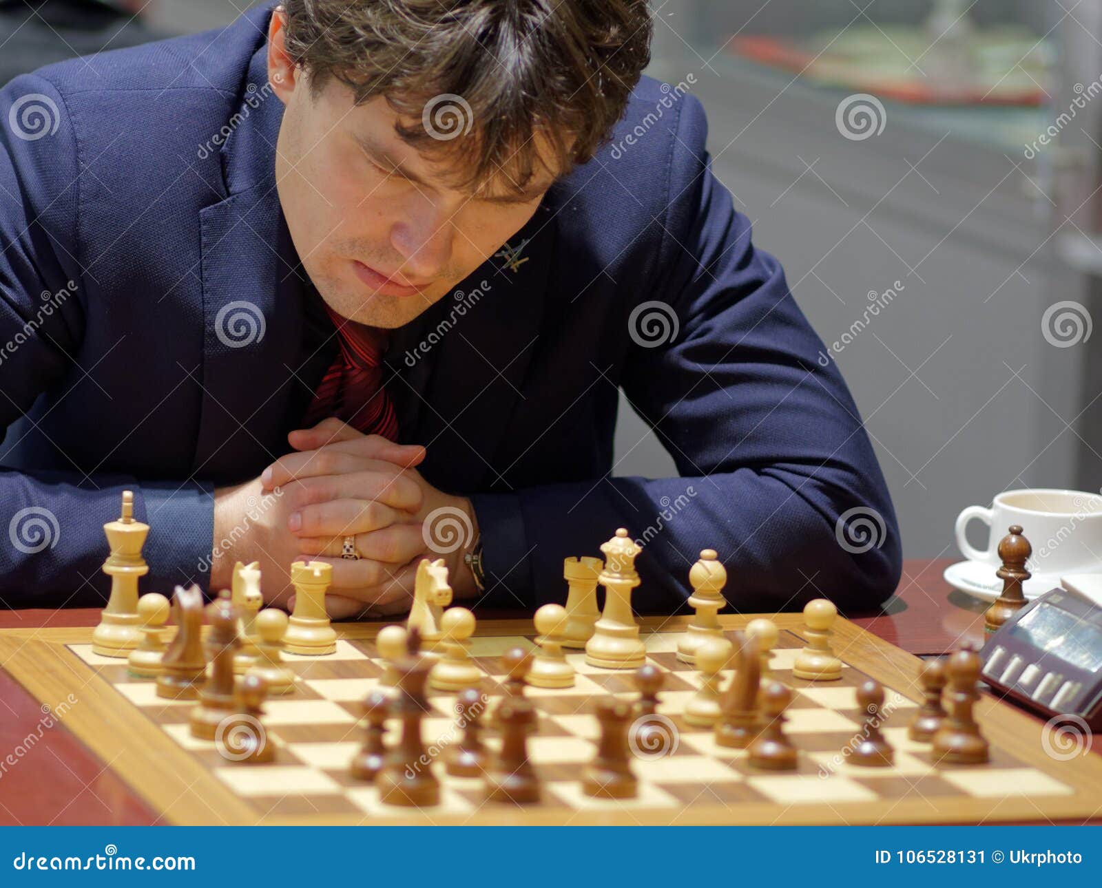 Evgeny Romanov Nos Super-finais Do Campeonato Da Xadrez Do Russo Foto  Editorial - Imagem de pensar, jogo: 106528131