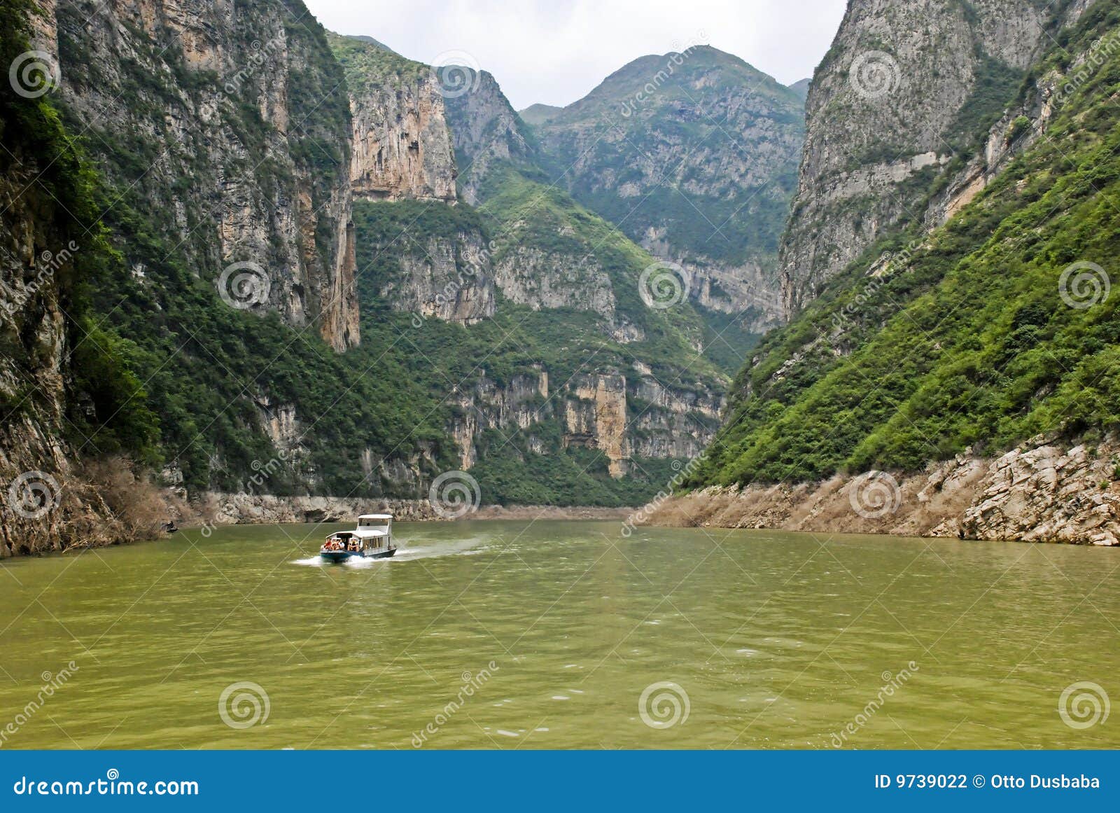 excursion boat in central china