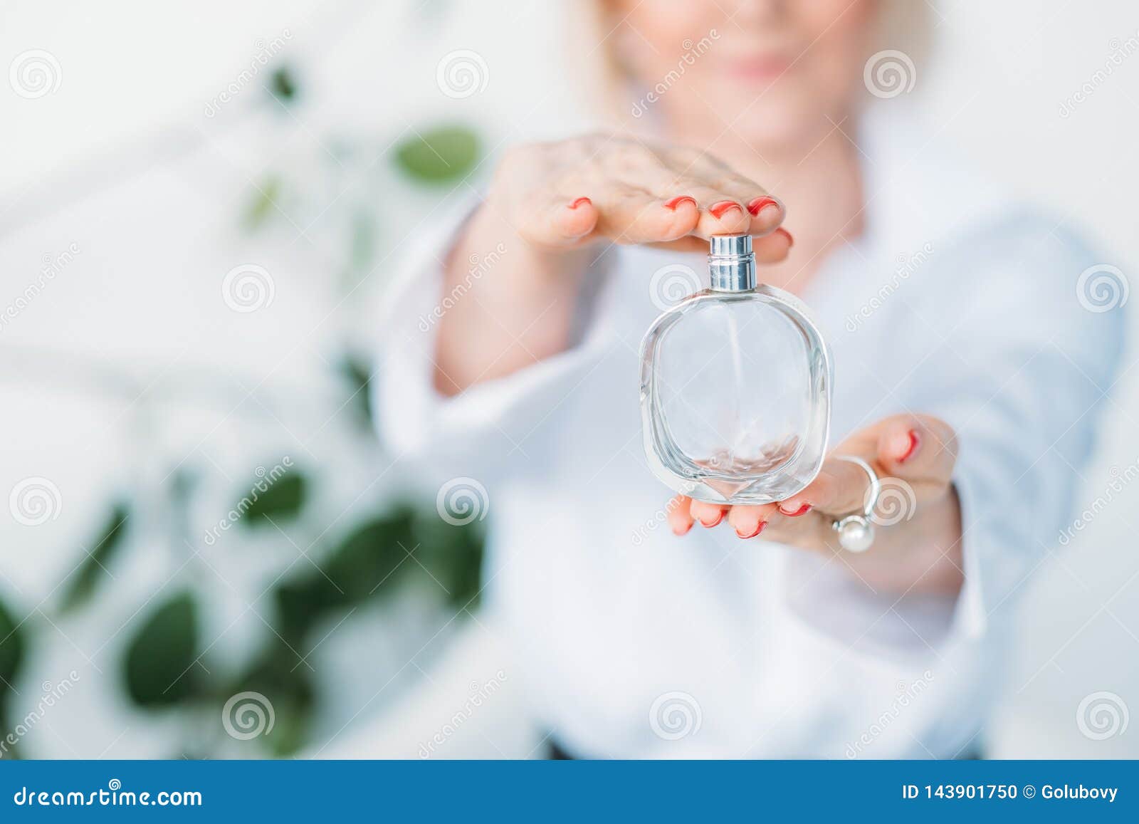 Expensive Perfumes for Ladies: Scent of Luxury & Elegance 3 Expensive Perfumes for Ladies: Scent of Luxury & Elegance