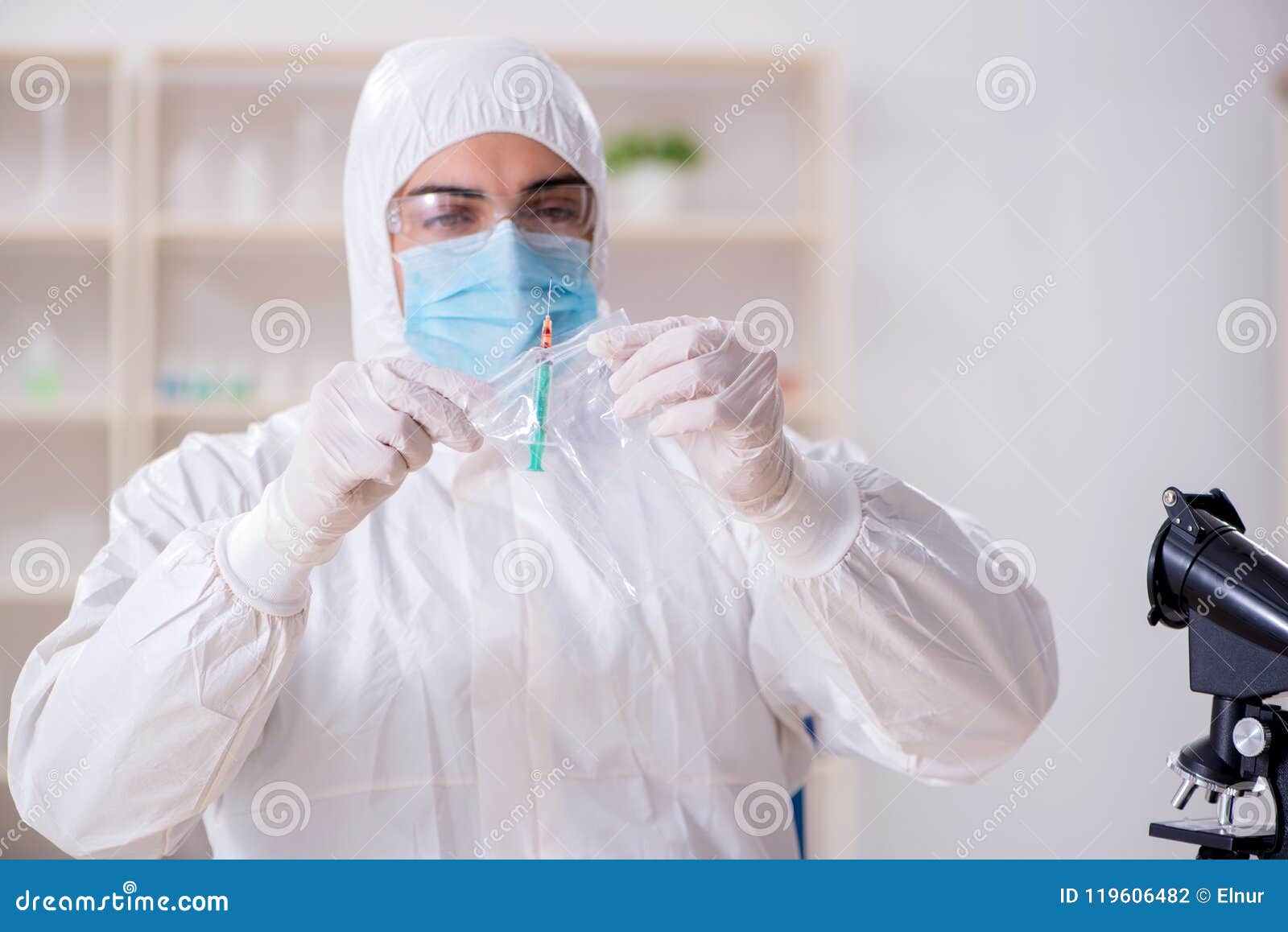 The Expert Criminologist Working in the Lab for Evidence Stock Photo ...