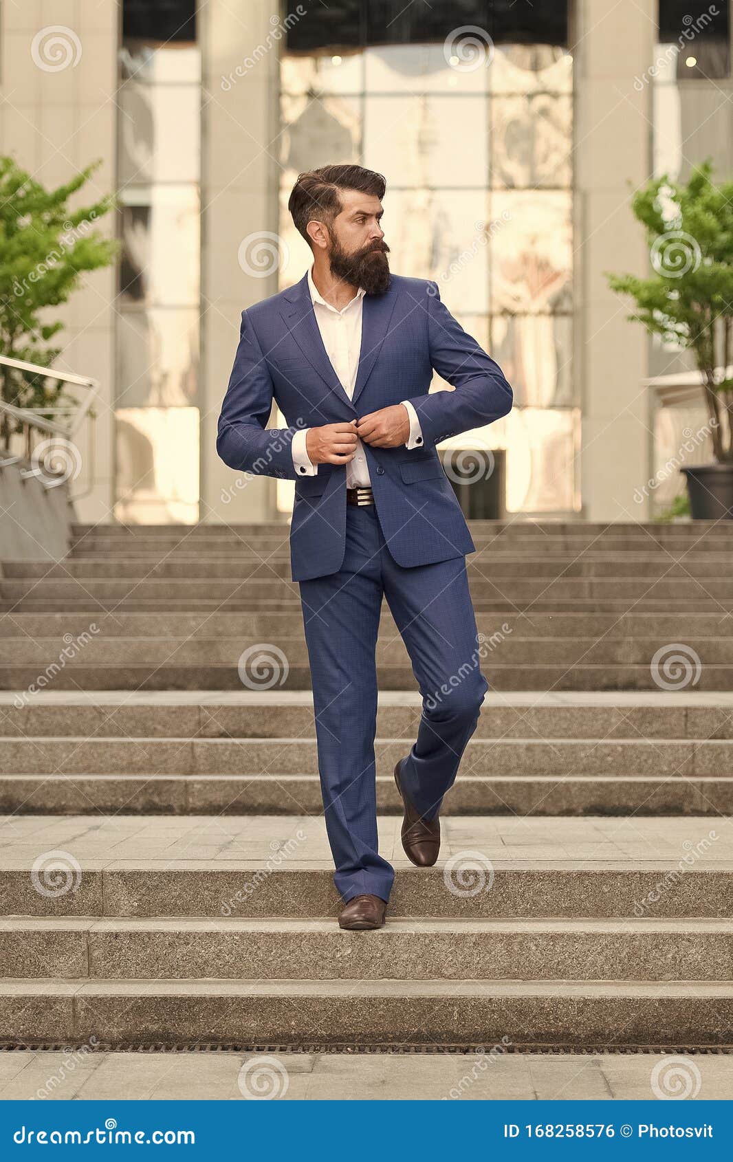 Experto Empresarial Un Hombre En Traje De Moda Vida Moderna Empresario Motivado Moda Masculina Clásico Foto de archivo - Imagen de motivado, barba: 168258576
