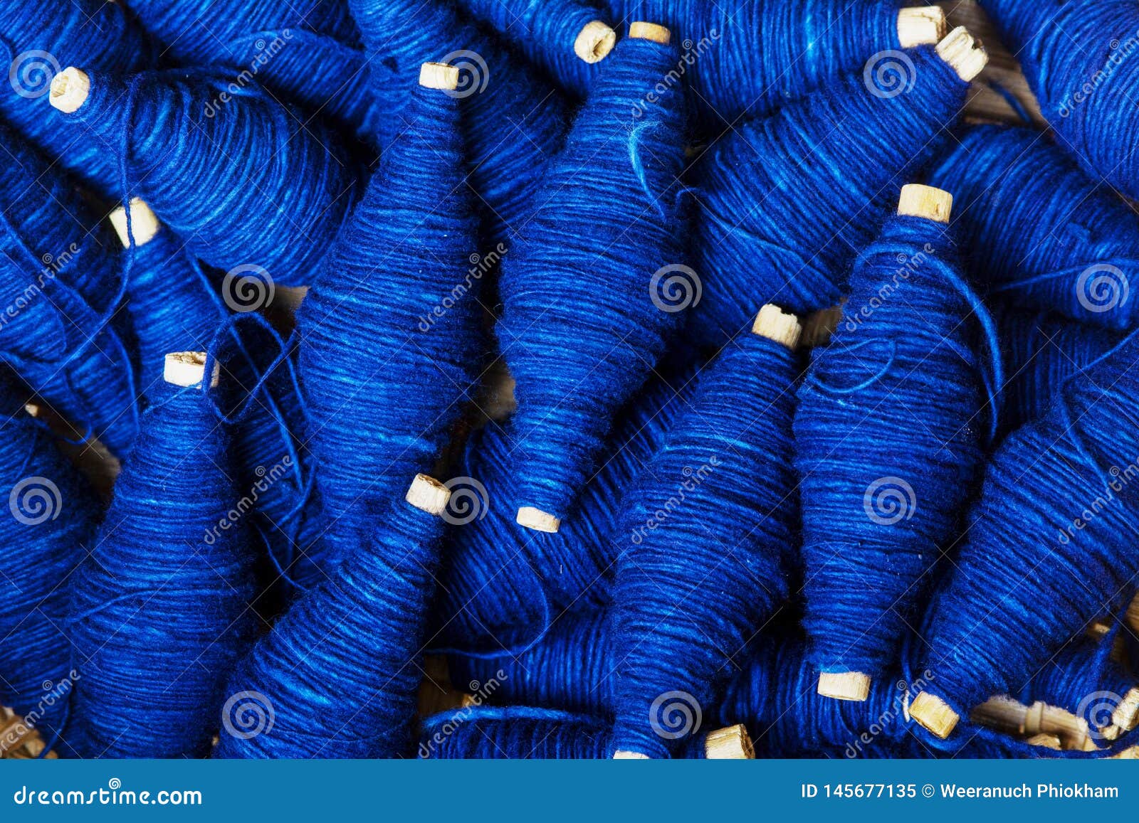 expertse craftmanship indigo dye blue color handmade natural line