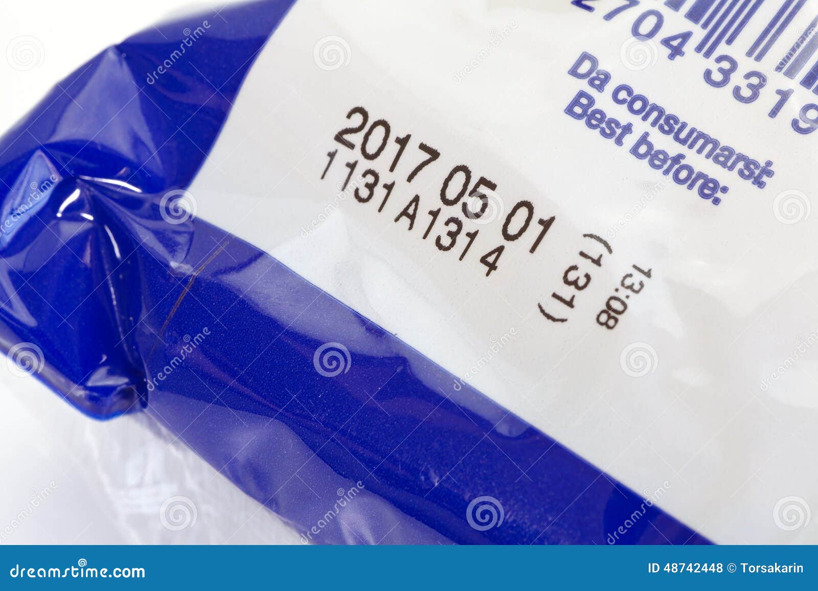 expiry-date-printed-close-up-product-packaging-48742448.jpg