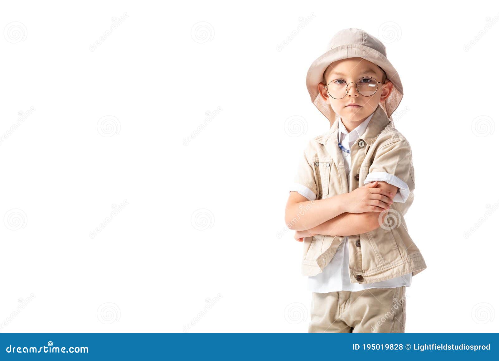 Explorador Niño Con Sombrero Y Gafas Con Los Brazos Cruzados Aislados En  Blanco Foto de archivo - Imagen de sombrero, cristales: 195019828