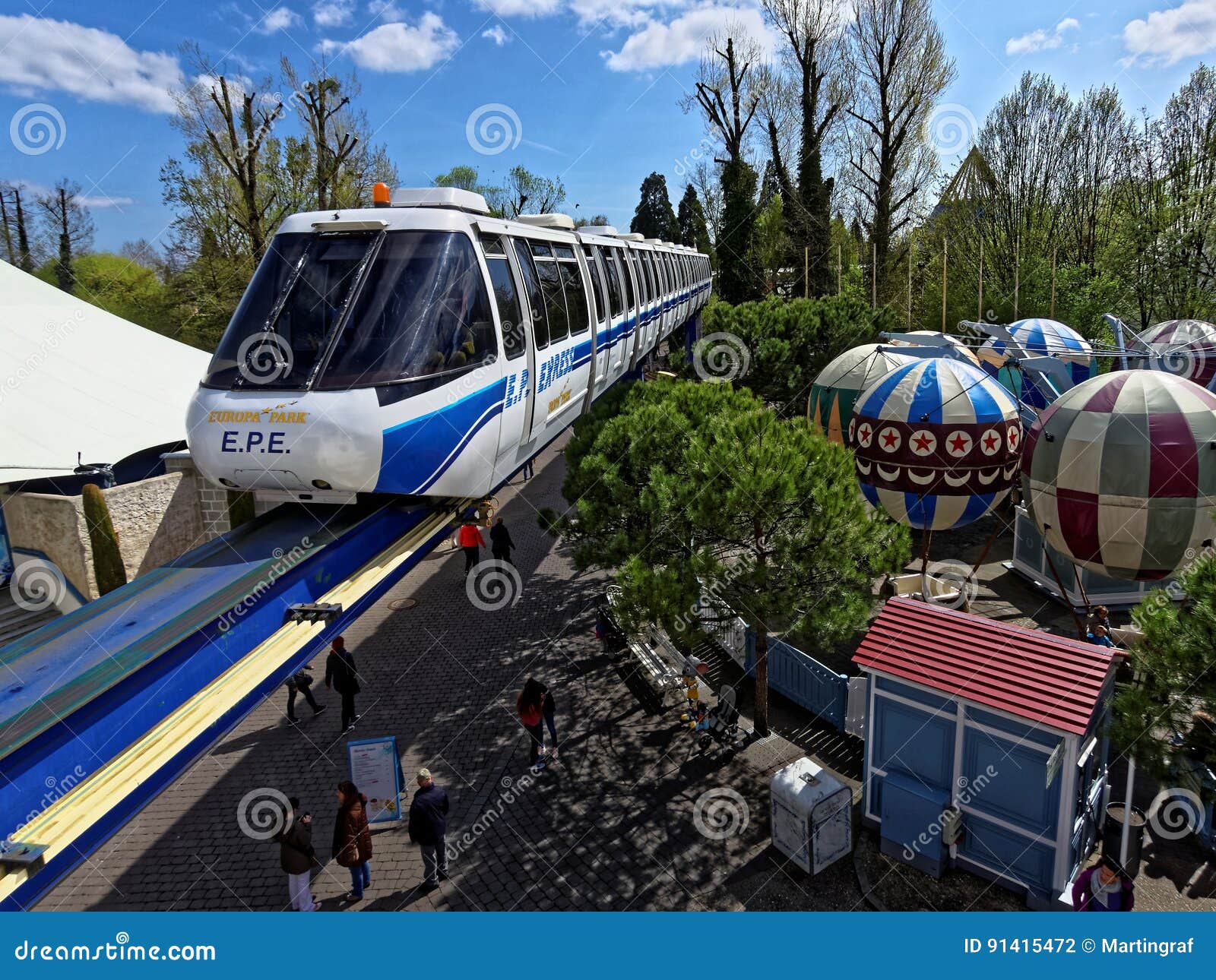 Se Rendre A Europapark En Train Express train Europa Park editorial photography. Image of season - 91415472