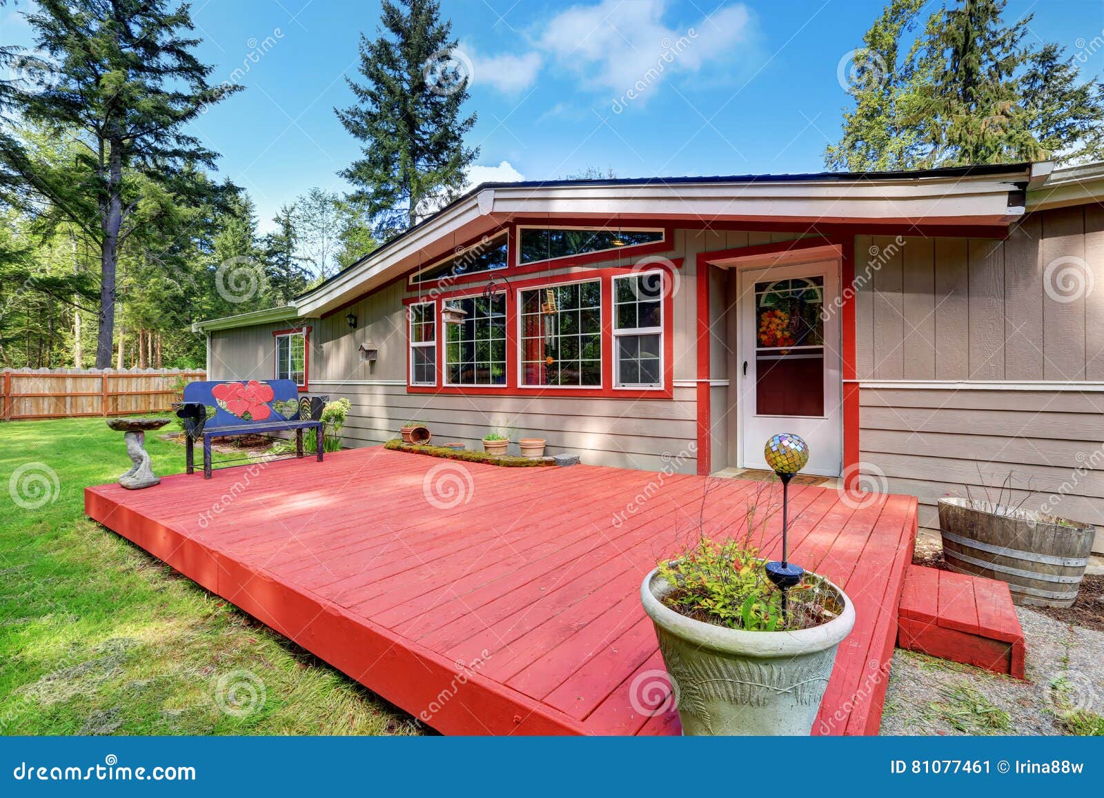 Exterior Of American Rambler Style Home In The Countryside Stock Image Image Of Green Architecture 81077461