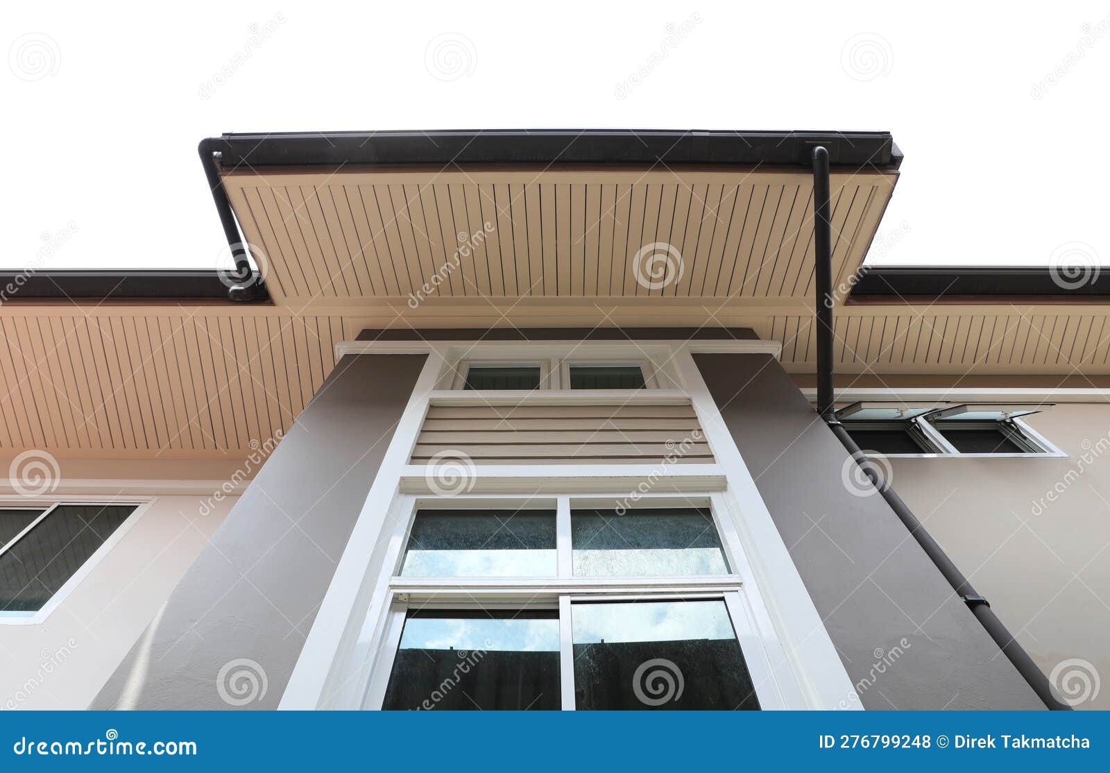 Exterior De Casa Moderna Con Techo De Techo De Ventana Y Alcantarilla De  Lluvia Foto de archivo - Imagen de cornisa, lluvia: 276799248