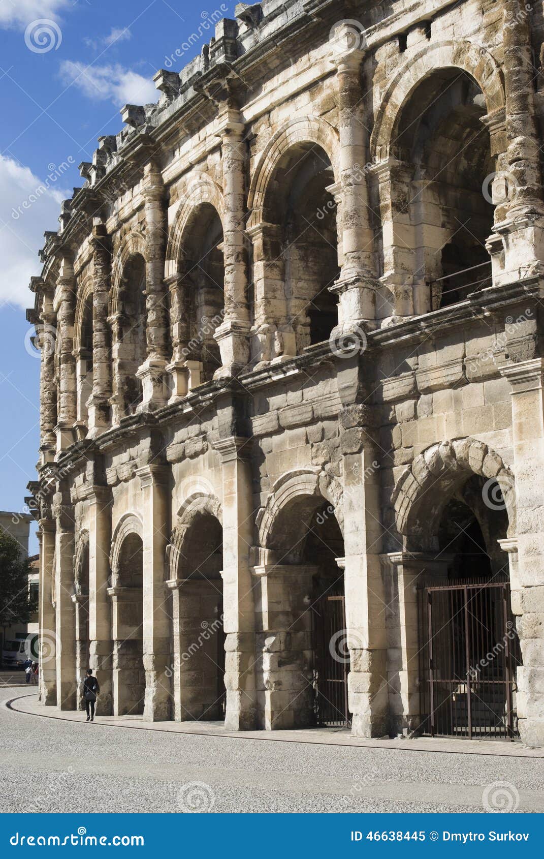 Exterior de la arena de NÃ®mes, Francia. Amphitheatre de Nimes - una arena romana en el francés meridional