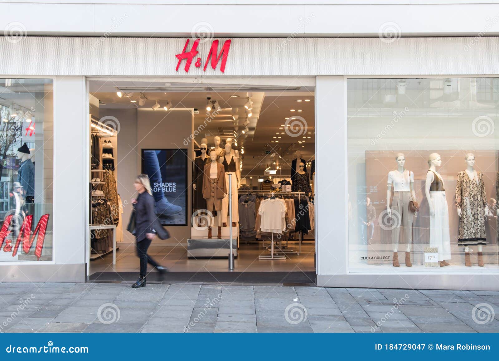 Exterior De La Tienda De Ropa Moda De H&m Que El Nombre De La Empresa Logotipo Marca Señalización Fotografía editorial - Imagen de compra: 184729047