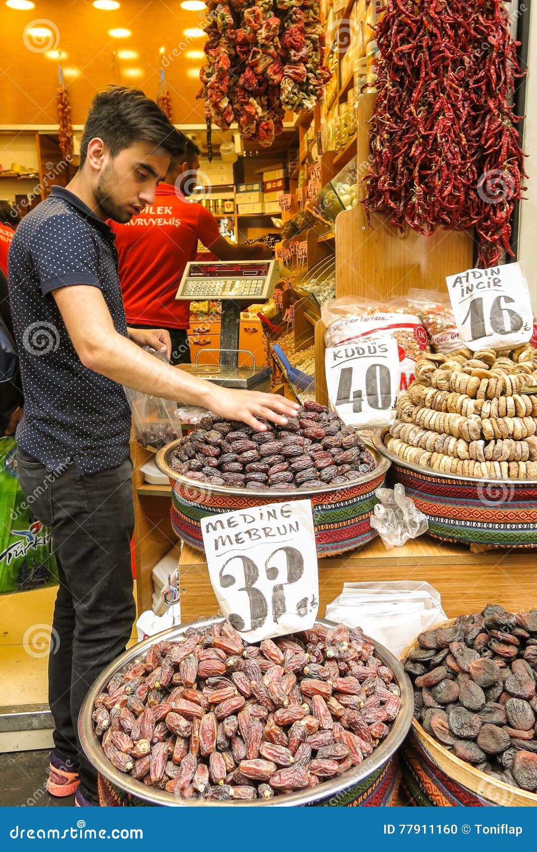 ISTANBUL, TURKEY, JUNE 18, 2019 - Unidentified people at Grand Bazaar in  Istanbul, Turkey. Grand Bazaar in Istanbul is one of the largest and oldest  covered markets in the world. 4469242 Stock Photo at Vecteezy