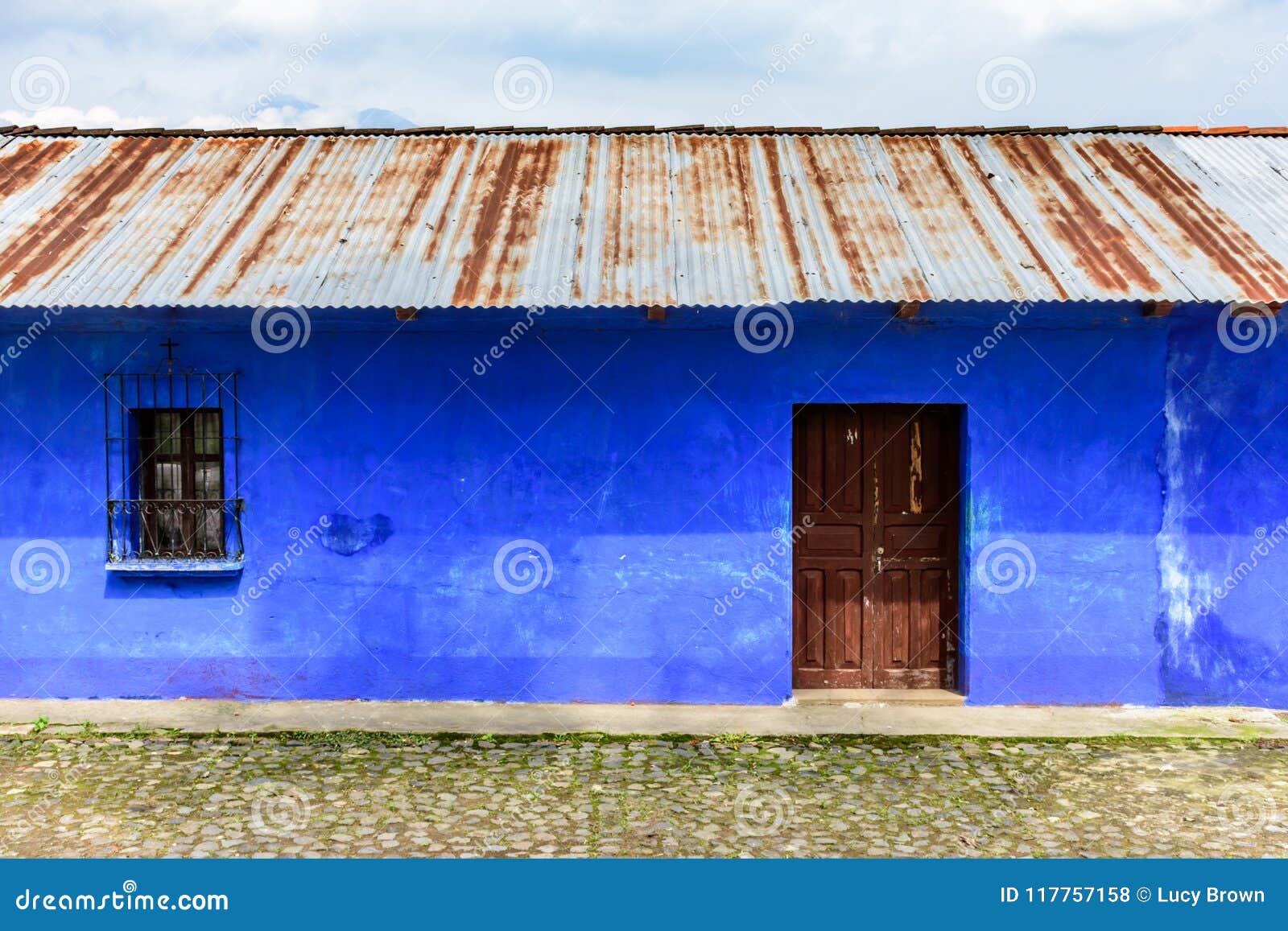 Exterior Pintado Azul Llano De La Casa America Central Foto De
