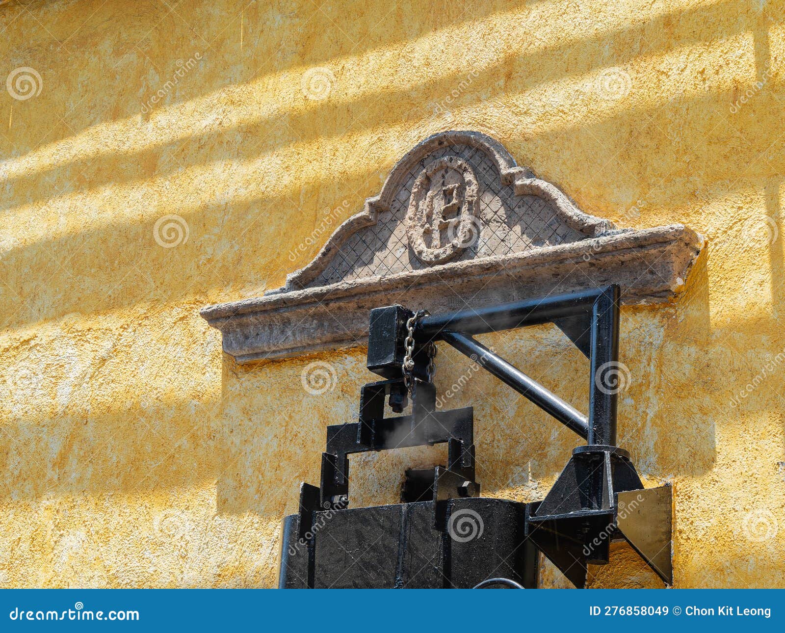 exterior view of the fabrica la rojena distillery