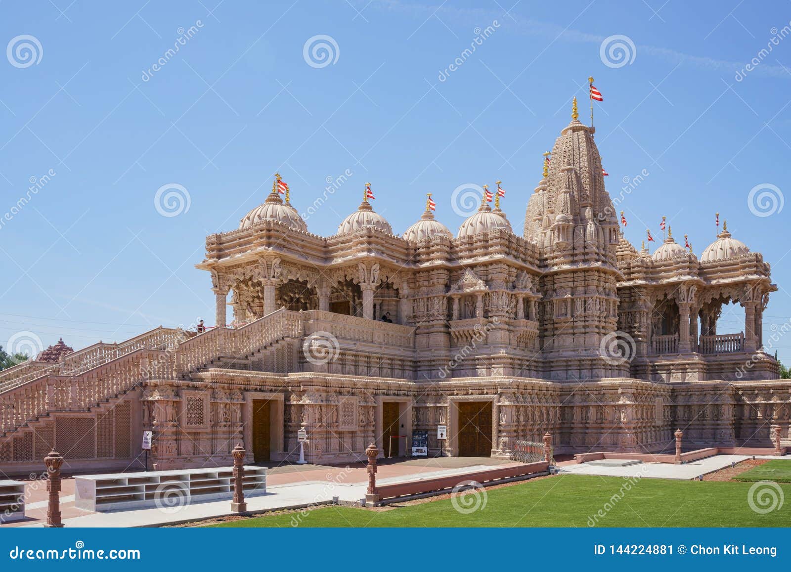 exterior view of the famous baps shri swaminarayan mandir