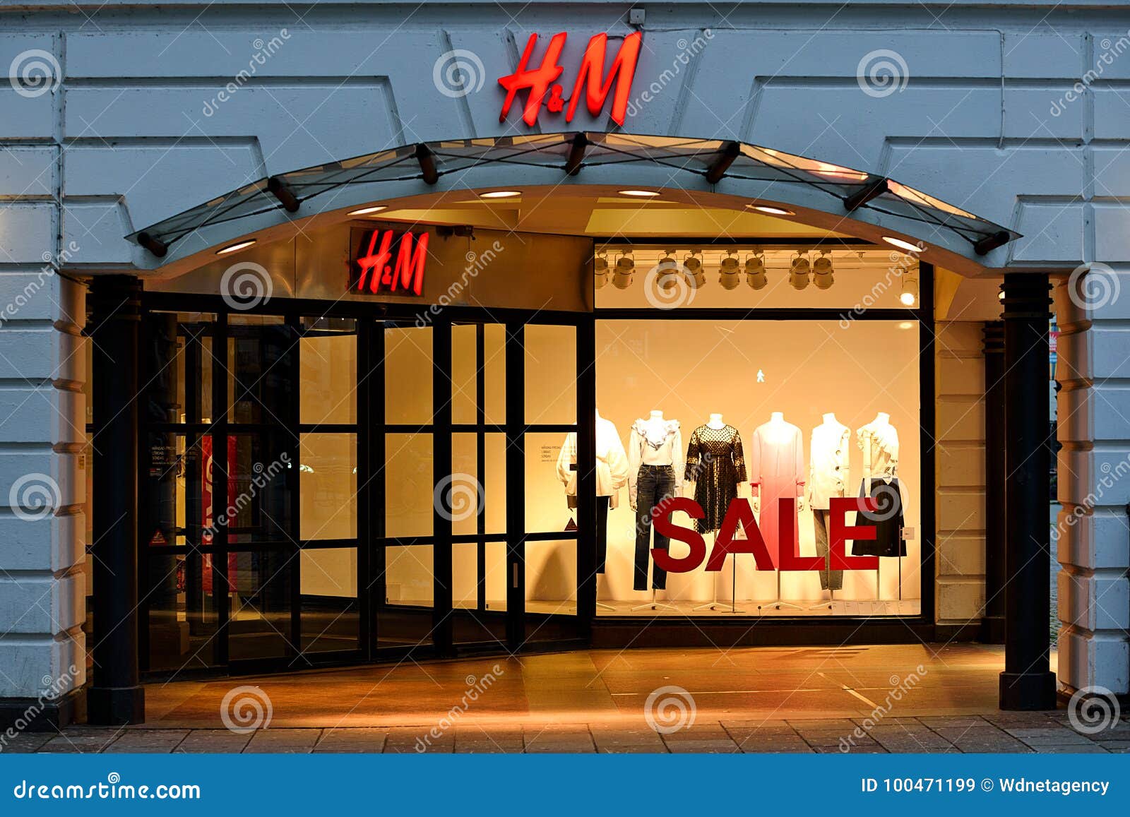 Exterior View Of The H M Store Editorial Stock Image Image Of Boutique Europe