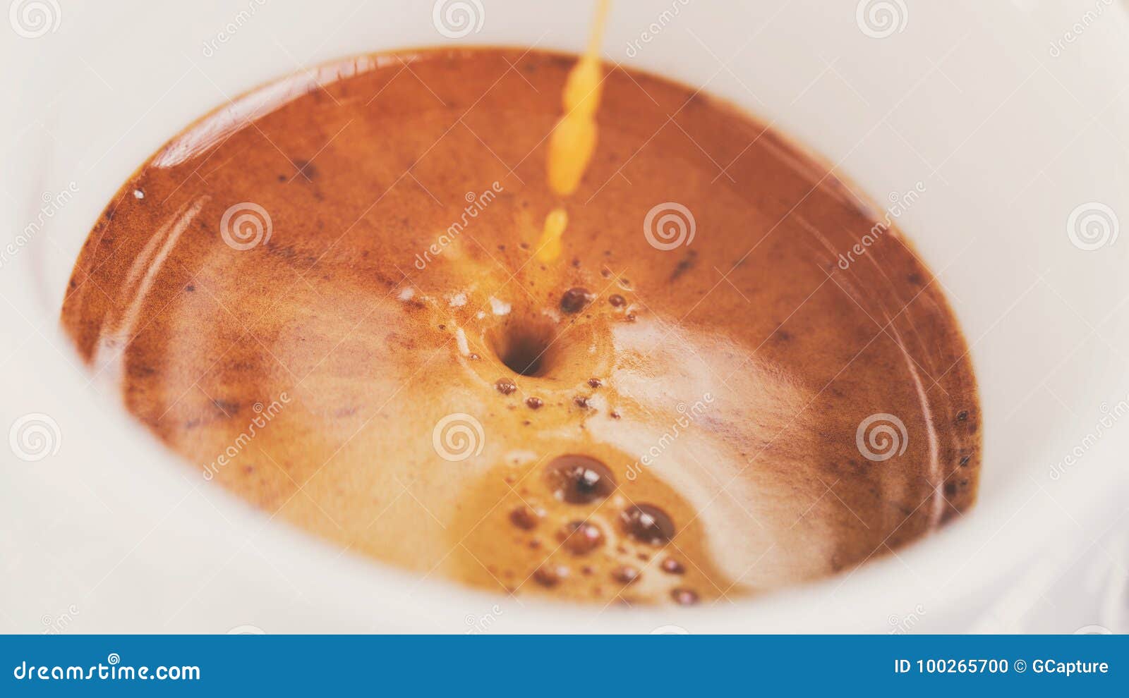 extraction of espresso with rich crema in cup