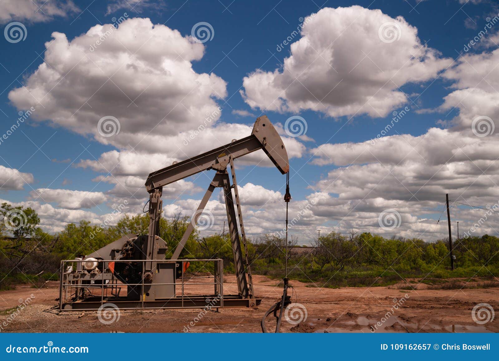 Extraktion Der Pumpjack-Öl-Pumpe Fracking-Ausrüstungs-natürlichen Ressource  Stockbild - Bild von industrie, geschäft: 109162657