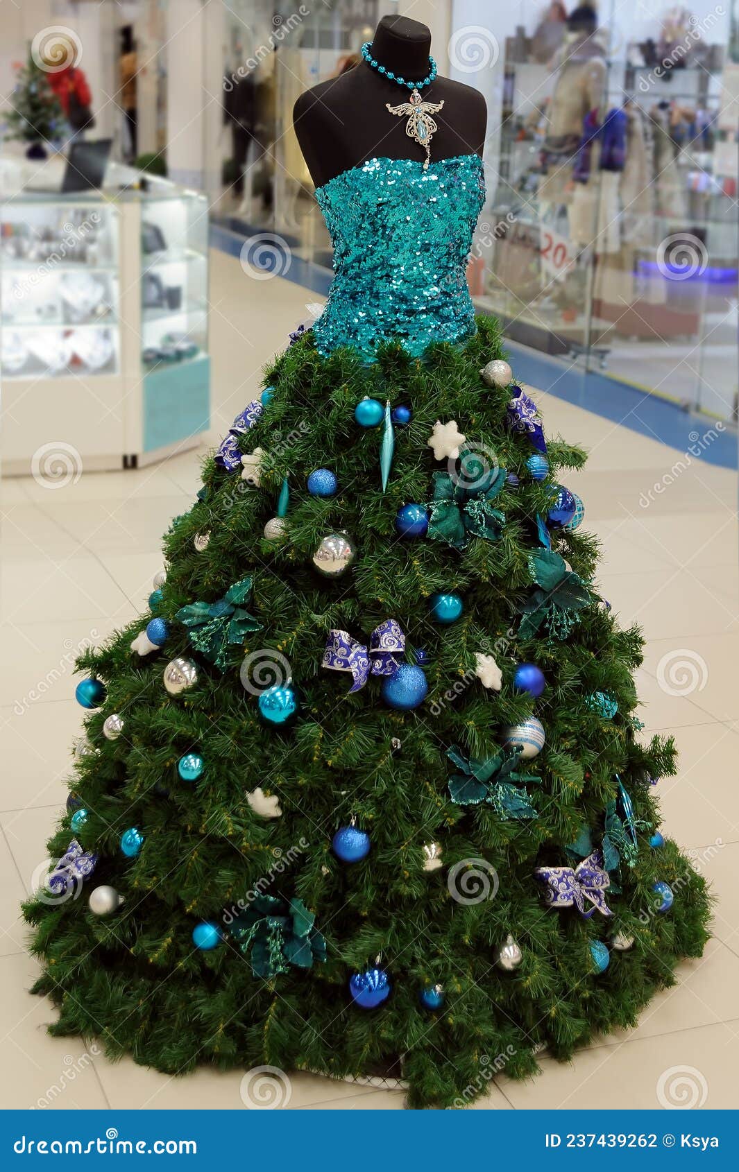 Mannequin Christmas Tree 