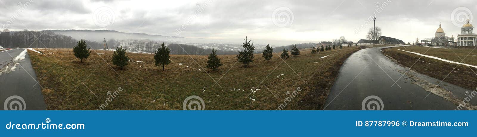 Extrem schöne Beschaffenheit der Karpaten das Foto wurde am Kloster Hoshiv gemacht