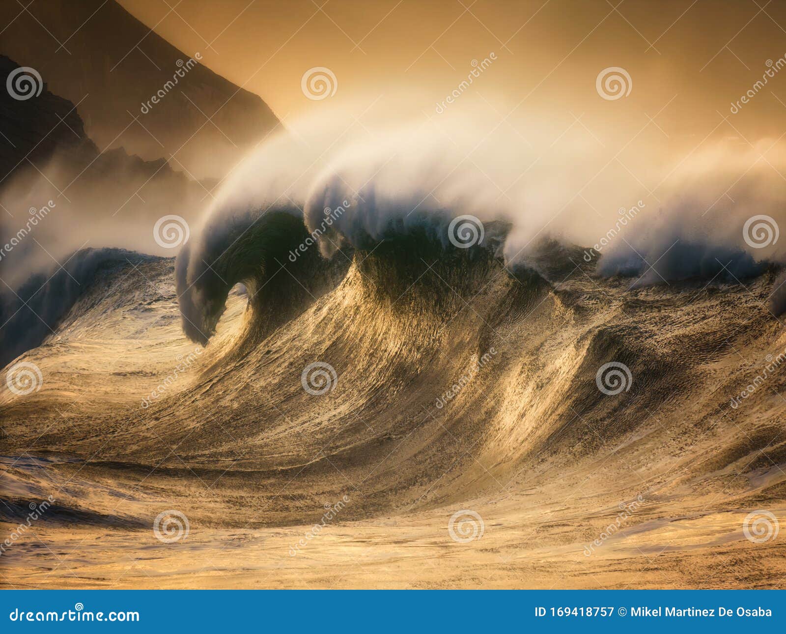 extreme huge wave breaking