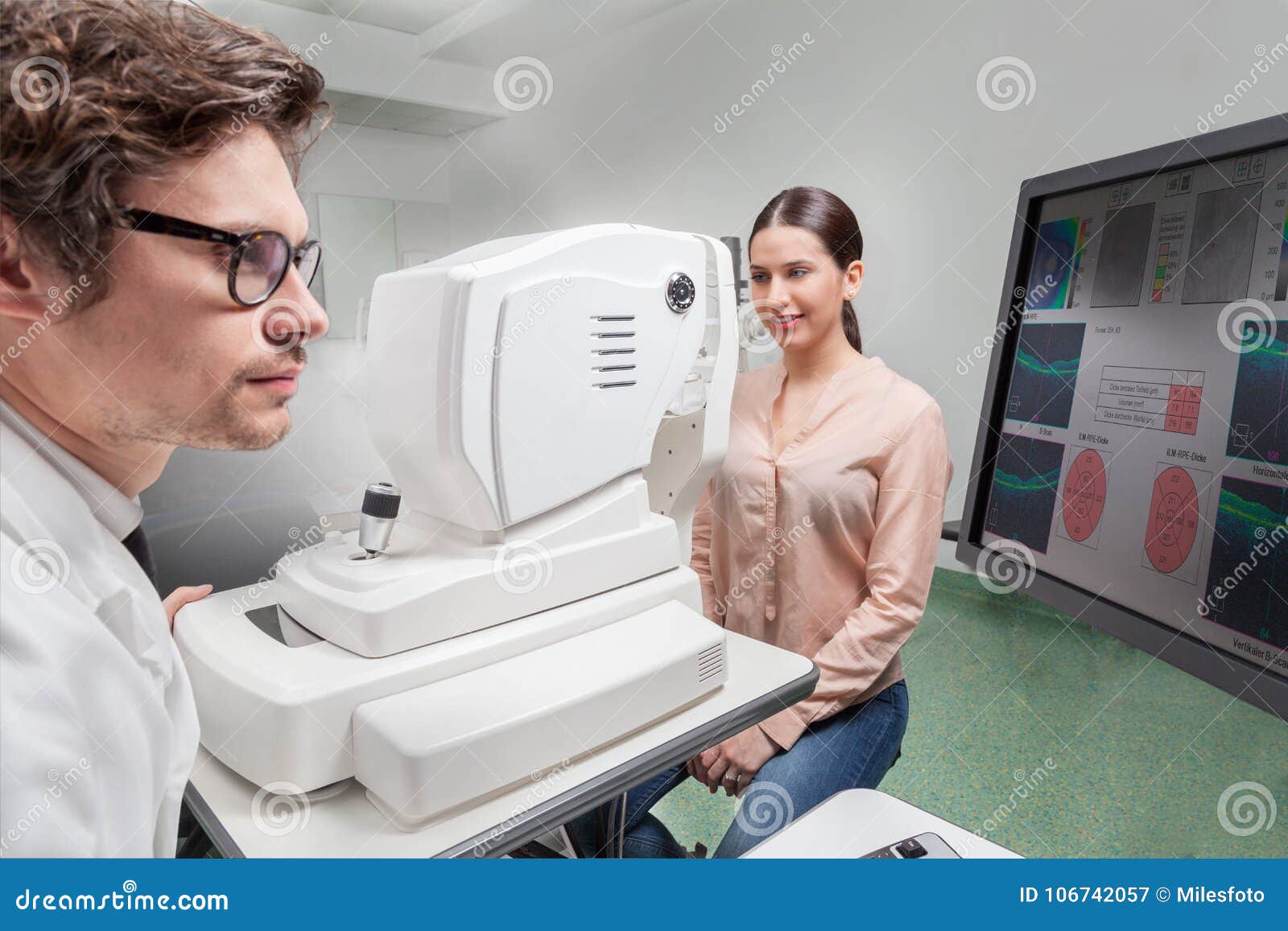 eye care professional doing an oct slo retinal analysis