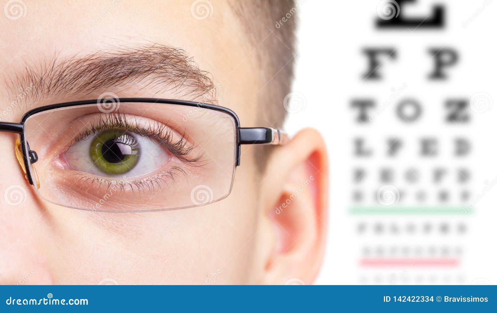 Начала падать зрение. Тест на очки для зрения. Контактные линзы корейские близорукость. Поляризационные линзы оптометрия. Магнитные очки для глаз для зрения.