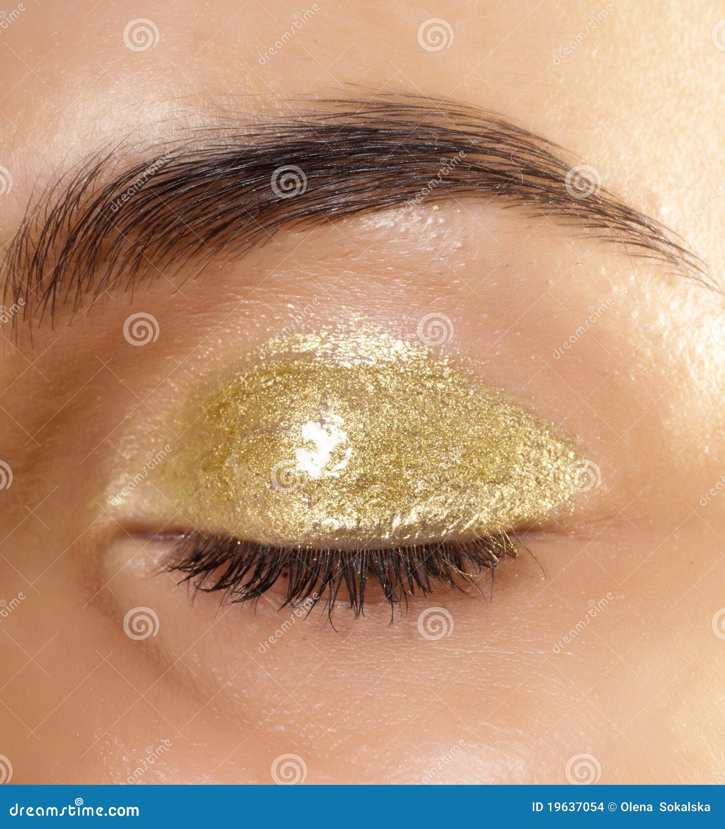 eye with glamor make-up