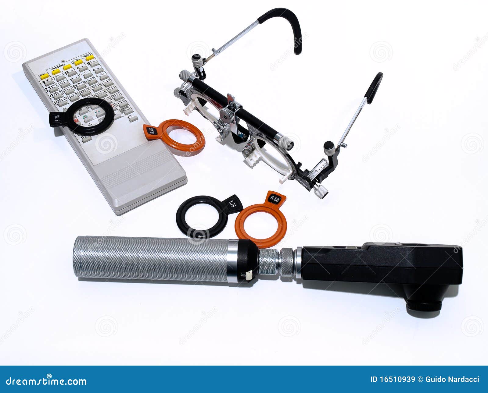 Eye test with retinoscope stock image. Image of system 16510939