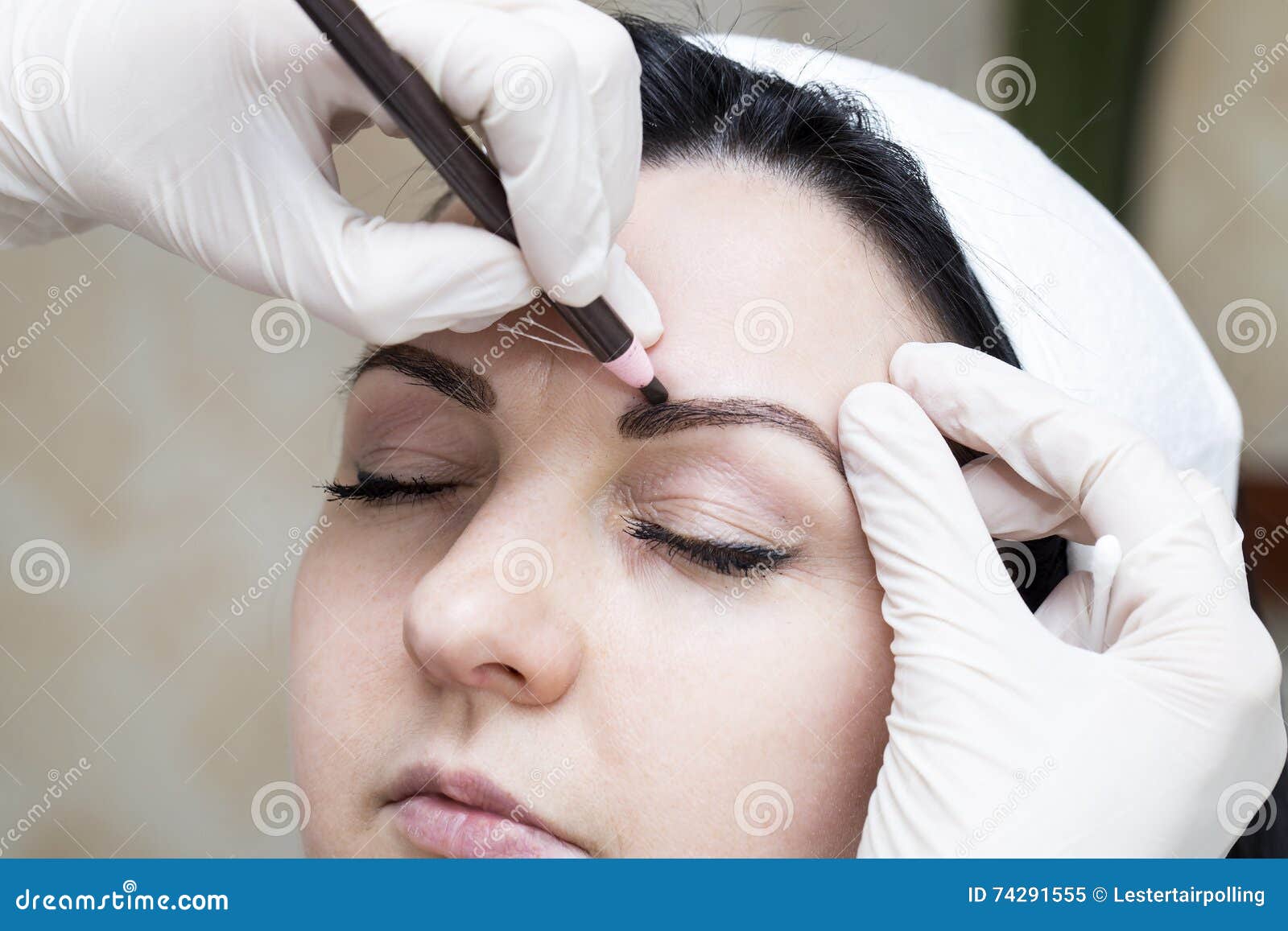 Eyebrow Mikrobleyding stock image. Image of instrument 74291555