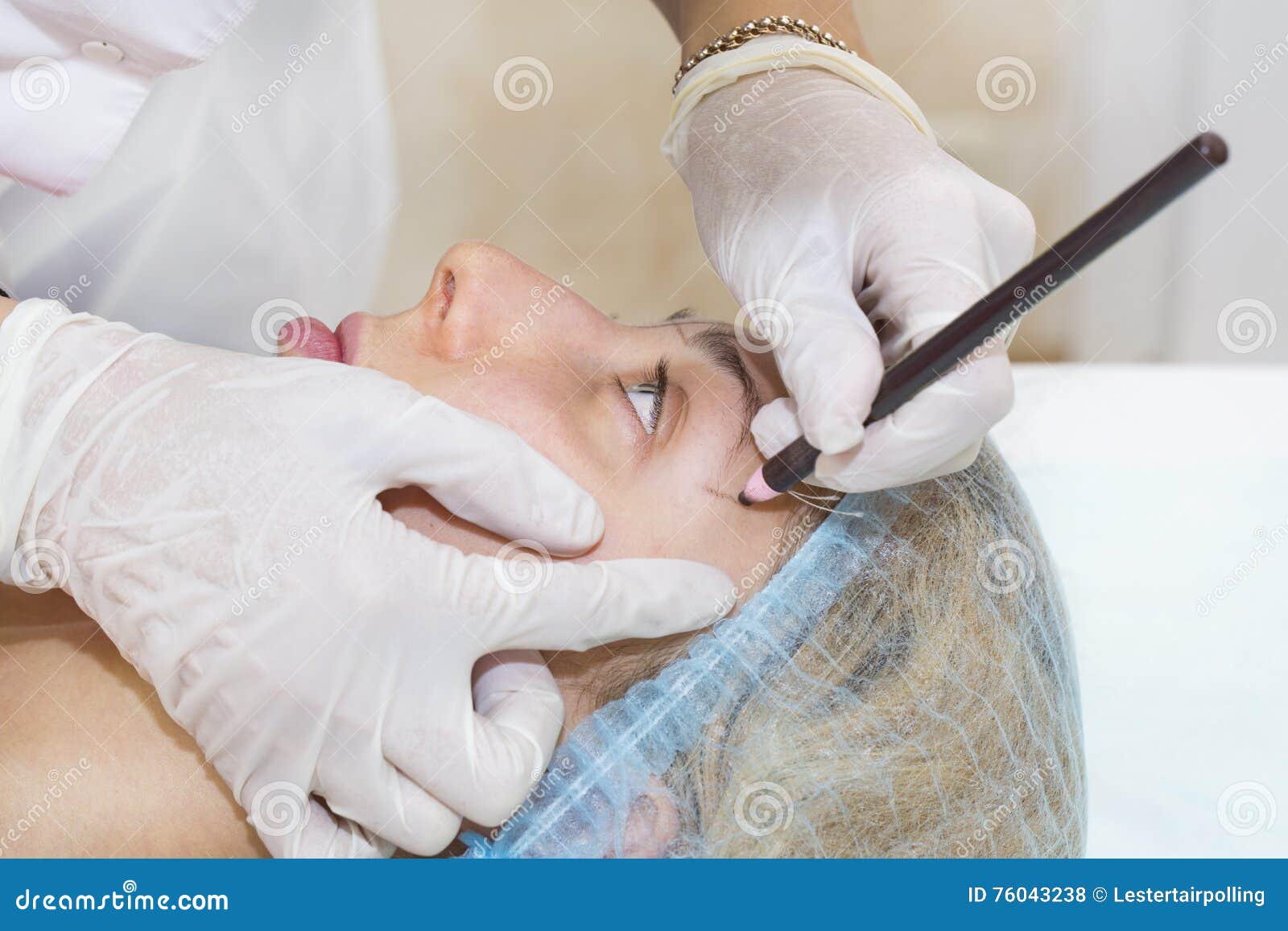 Eyebrow Mikrobleyding stock photo. Image of salon, instrument 76043238