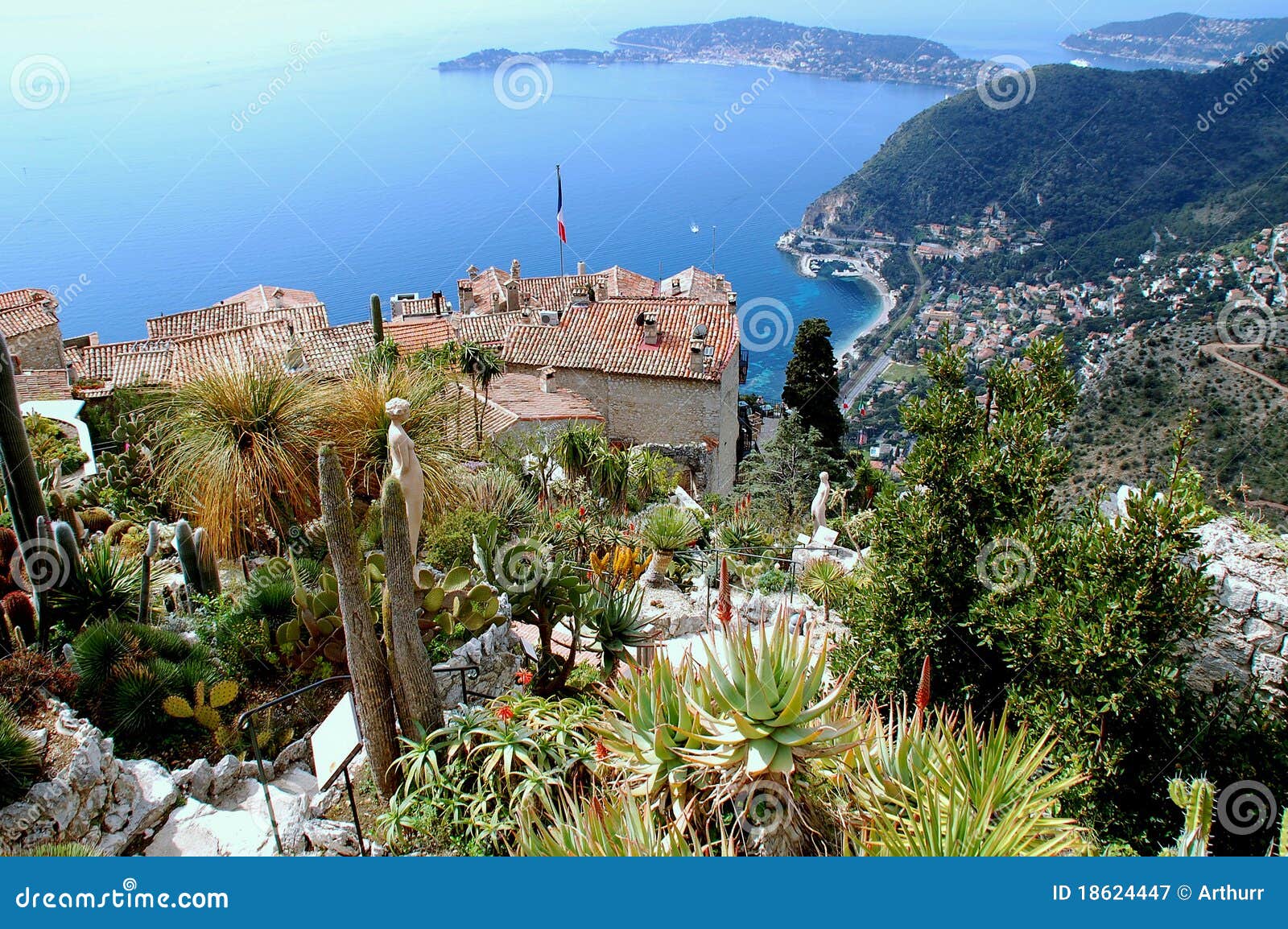 Eze, Franse Riviera stock afbeelding. Image of rots, overzees - 18624447