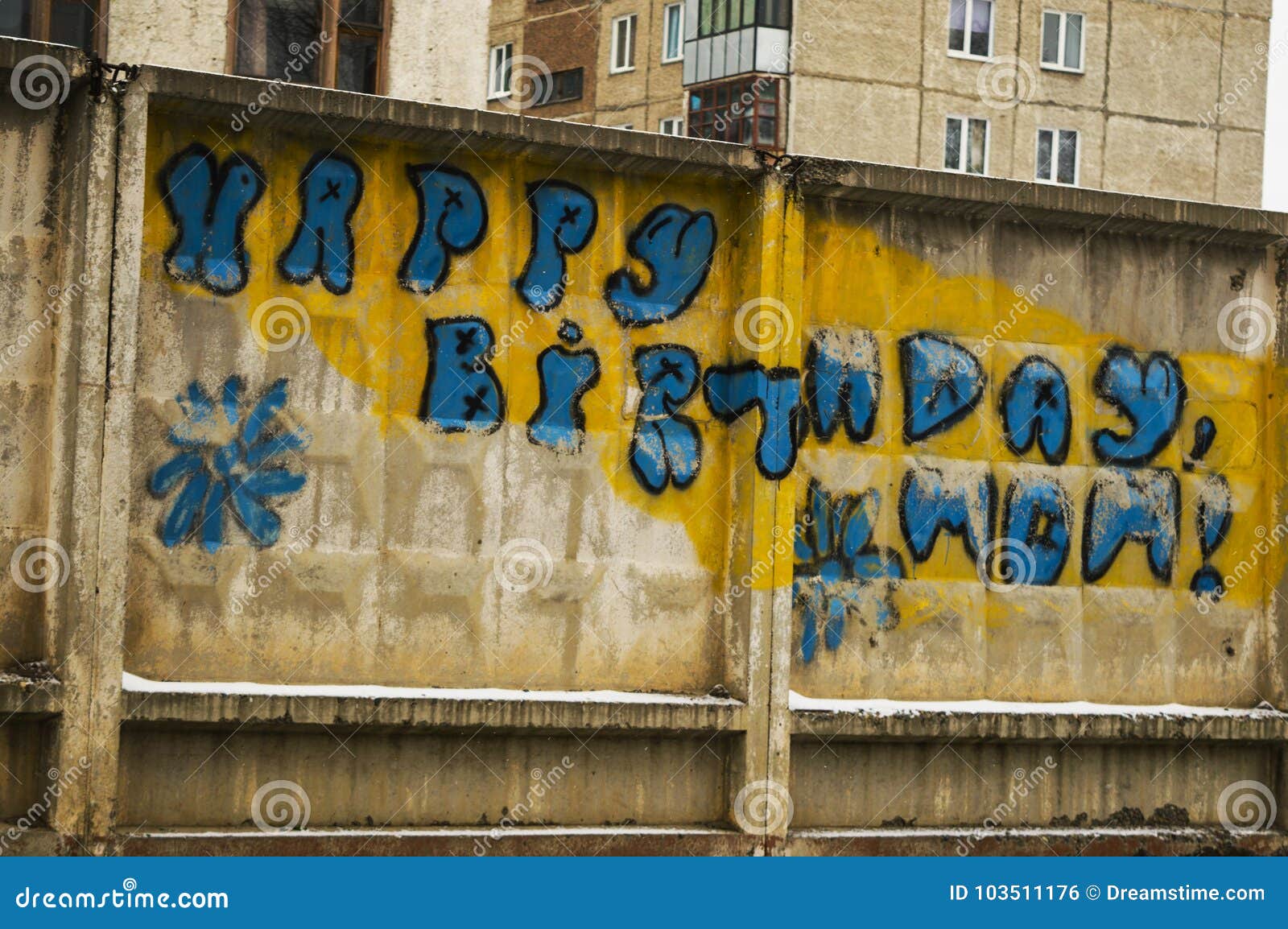 Graffiti De Joyeux Anniversaire Photos Libres De Droits Et Gratuites De Dreamstime