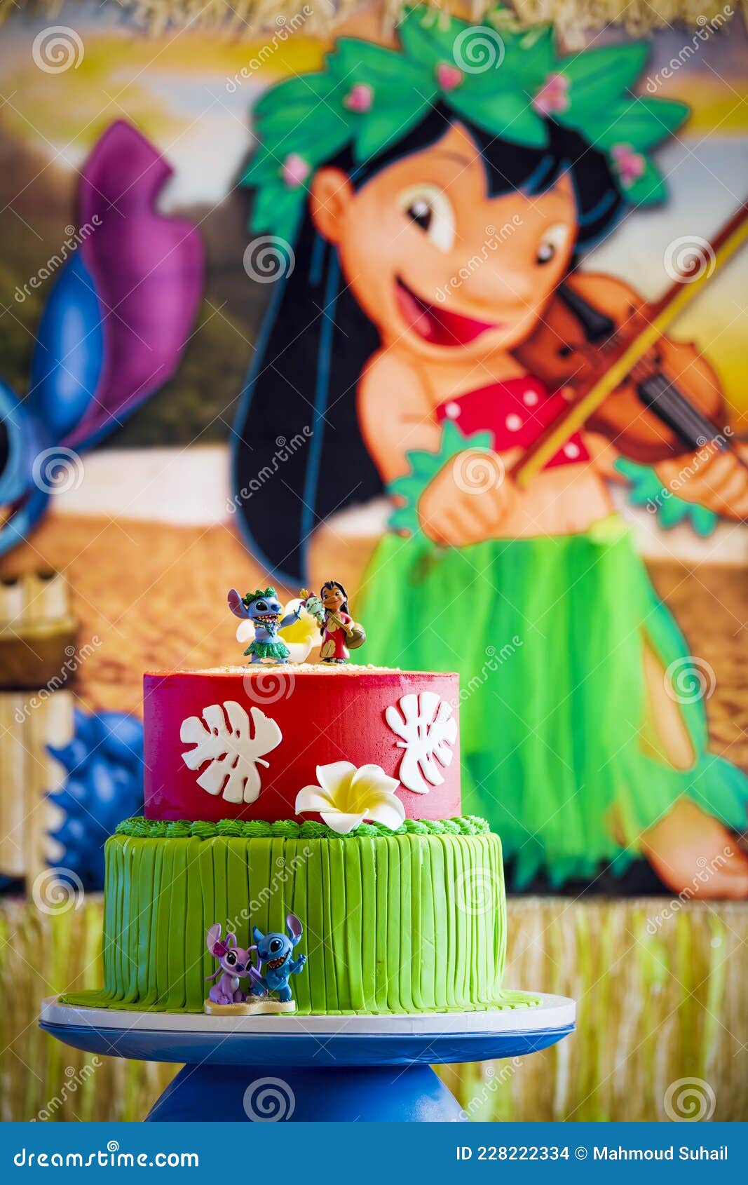 Fête D'anniversaire Avec Stitch Et Lilo Image stock éditorial - Image du  idées, nourriture: 228222334