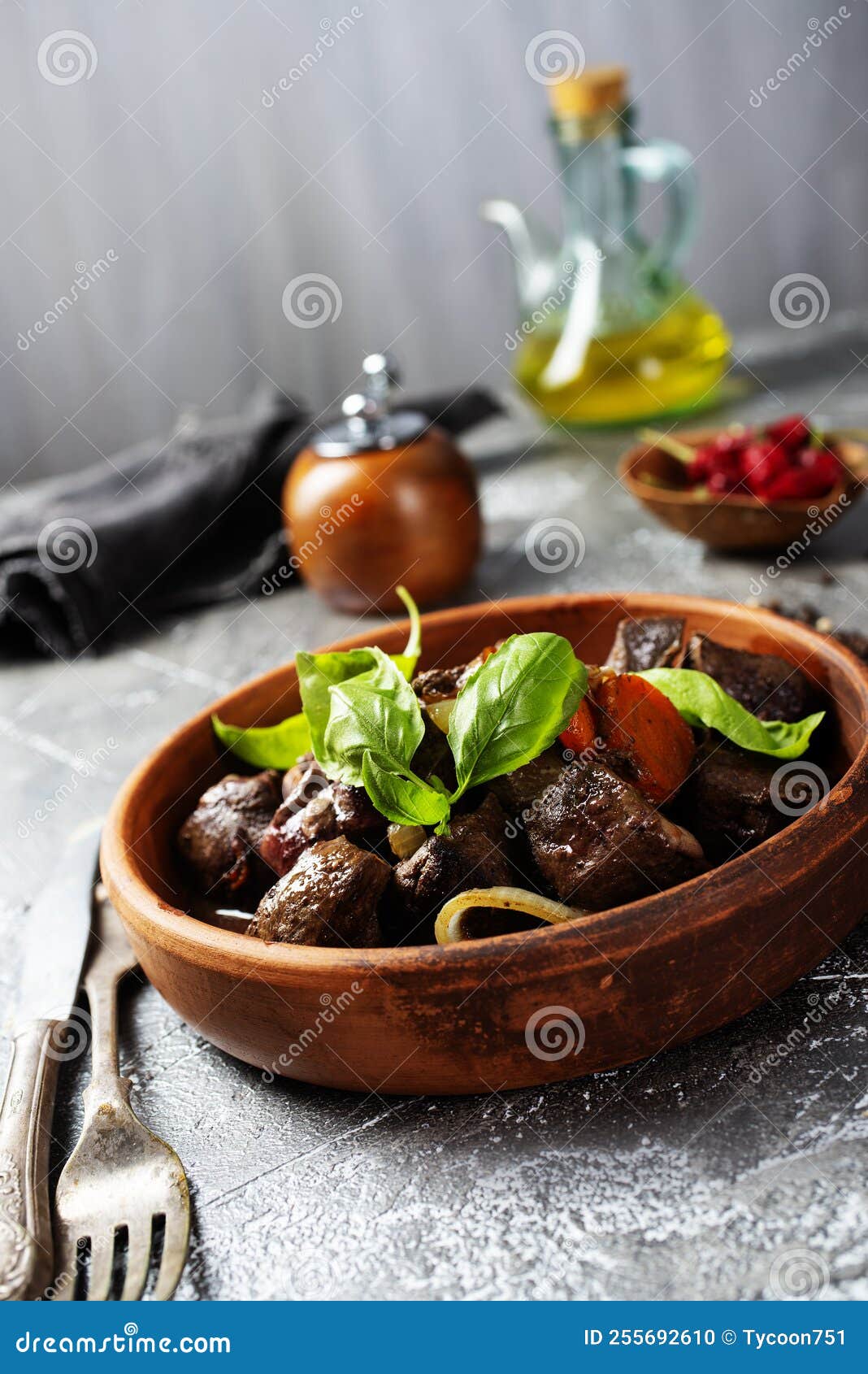 Fígado De Frango Frito Em Frigideira Foto de Stock - Imagem de  refrescamento, alimento: 206806218