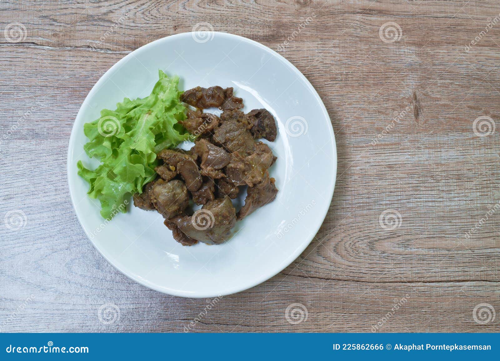 Fígado De Frango Frito E Moela Com Alho De Casal De Pimenta No Prato Imagem  de Stock - Imagem de salgado, peixes: 225862573