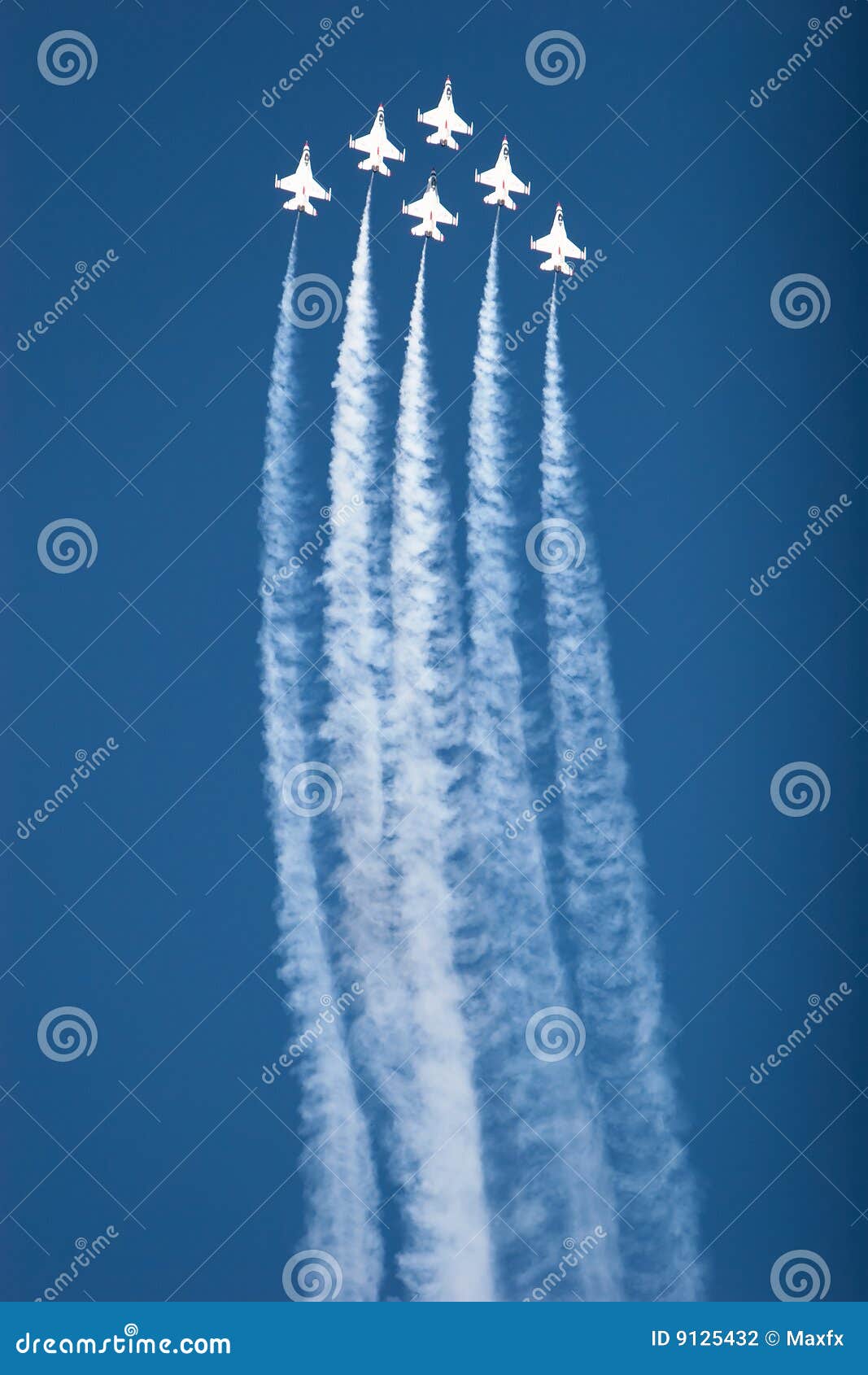 f16 thunderbird planes at airshow