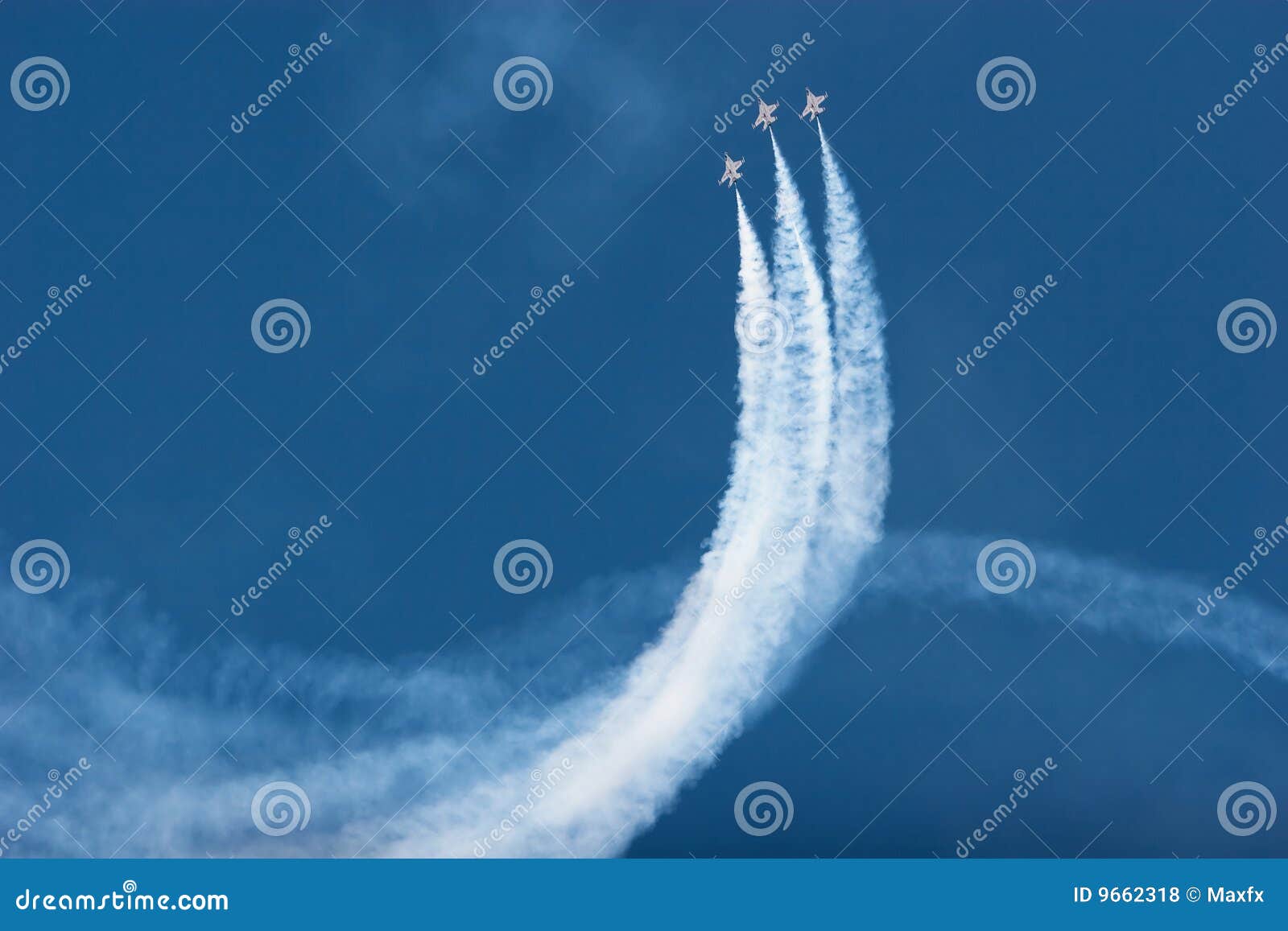 f16 thunderbird planes at airshow