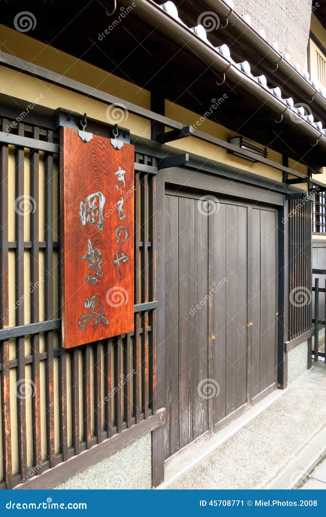 Façade Traditionnelle Japonaise De Chambre Photo éditorial - Image ... Façade Traditionnelle Japonaise De Chambre Photo éditorial - Image ...