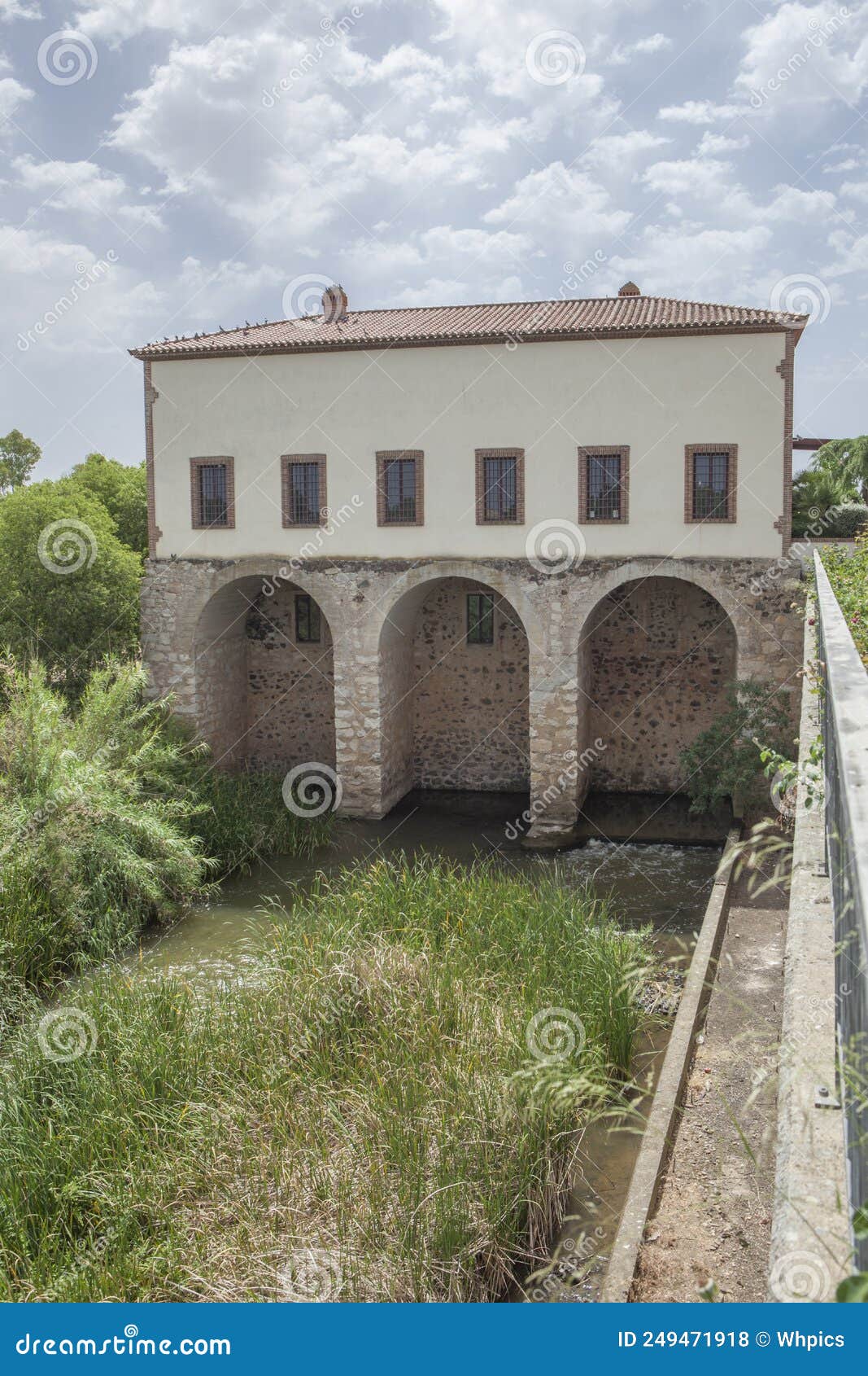 fabrica de la luz building, merida, spain