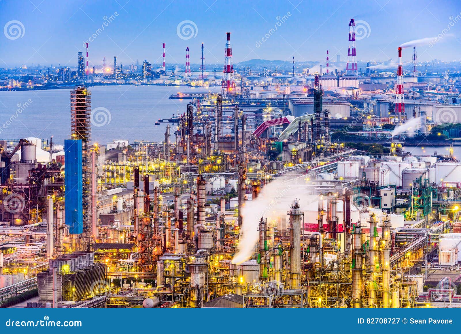 Fabriken in Japan stockbild. Bild von erdöl, fabrik, dunkel 82708727