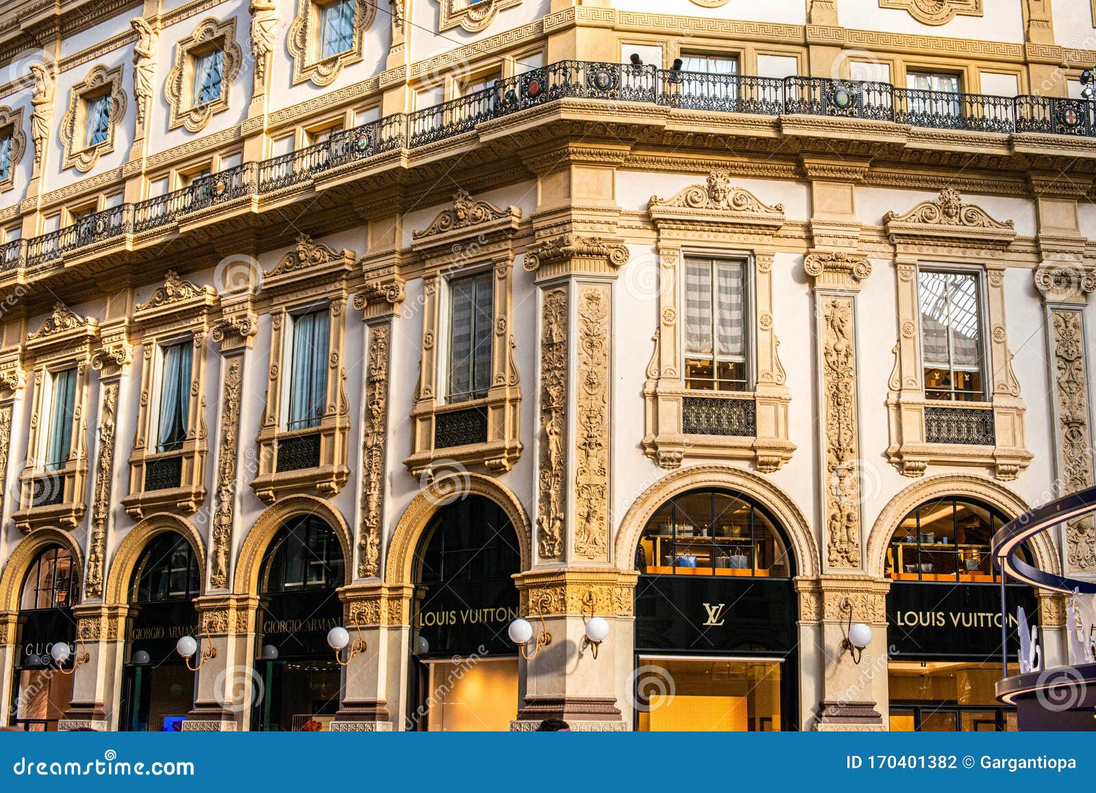 Louis Vuitton Store In Galleria Vittorio Emanuele Ii In Milan