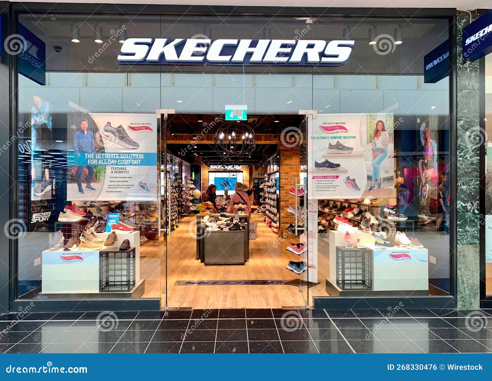 Ejercicio política Odiseo Facade of the Skechers Footwear Shop in the Town Center, Chelmsford, Essex,  UK Editorial Photo - Image of center, sketchers: 268330476