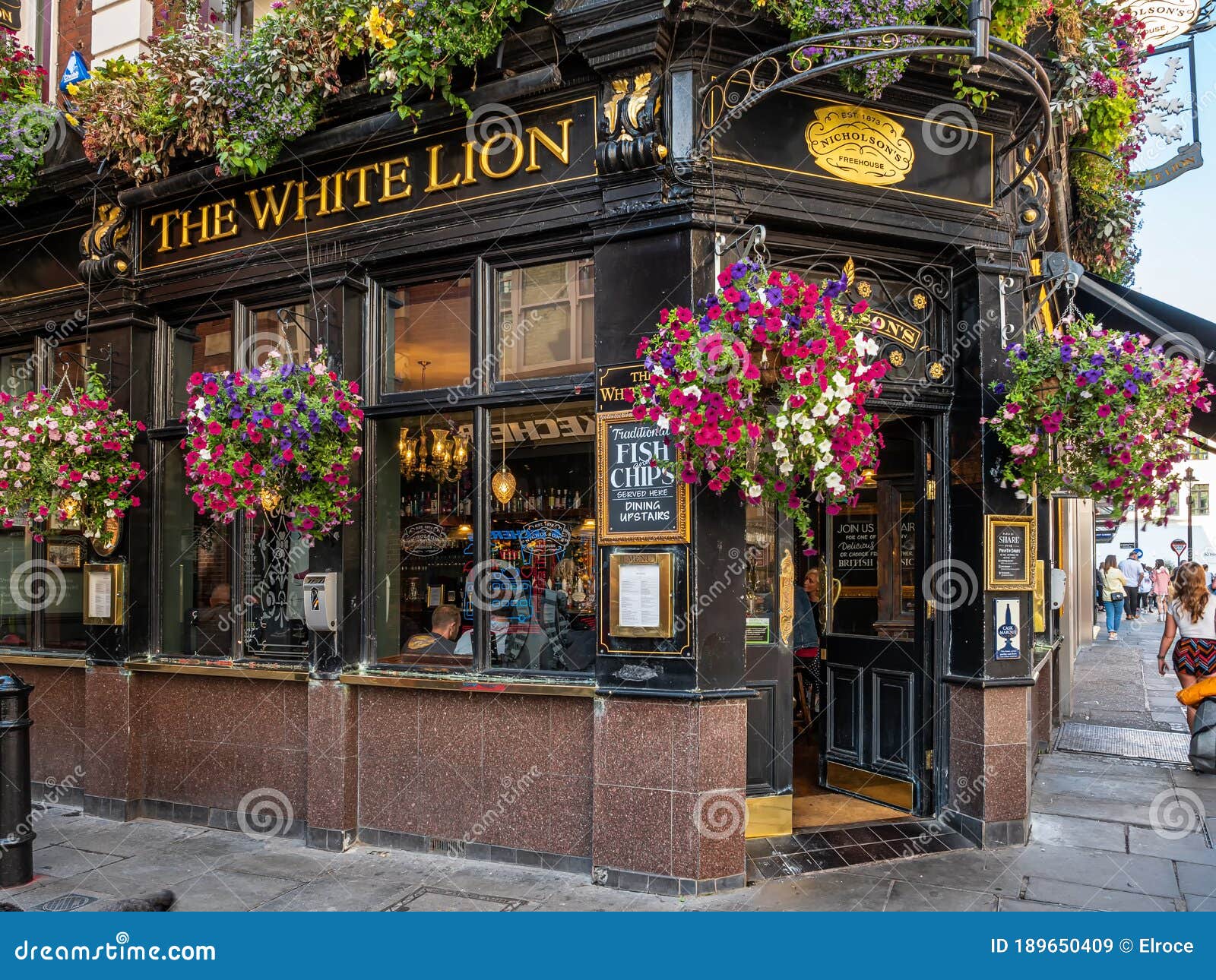 Facade Of A Traditional English Pub In Covent Garden In The Heart Of London S West En Editorial Stock Image Image Of Gastronomy Chips 189650409