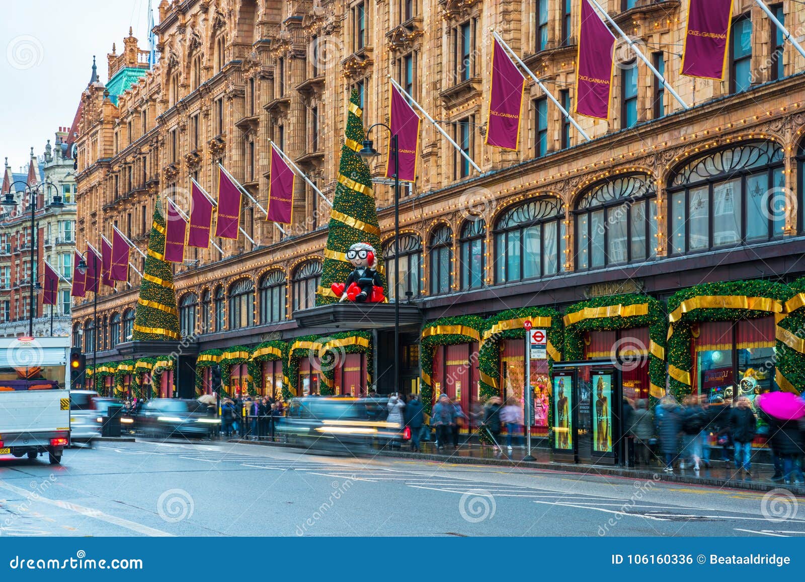 Decorazioni Natalizie Harrods.Facciata Decorata Per Il Natale Londra Regno Unito Del Deposito Di Harrods Fotografia Editoriale Immagine Di Colorful Casa 106160336