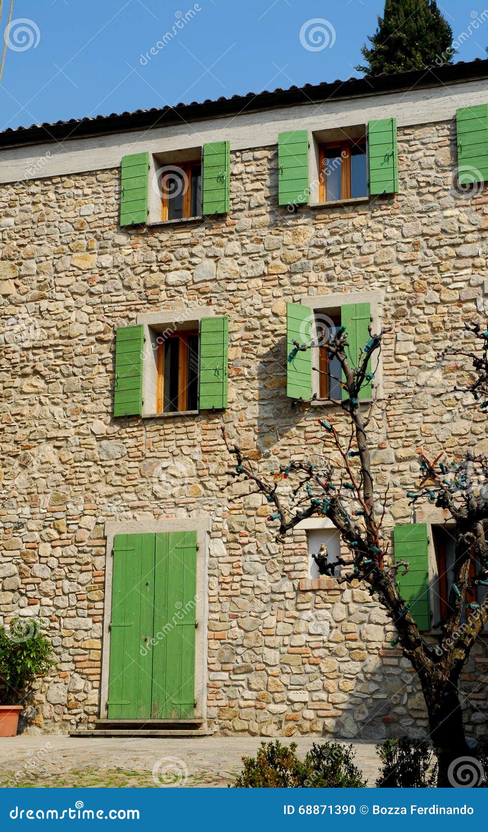 Facciata dei blocchi di pietra di casa in arquà petrarca veneto ... Facciata casa in pietra