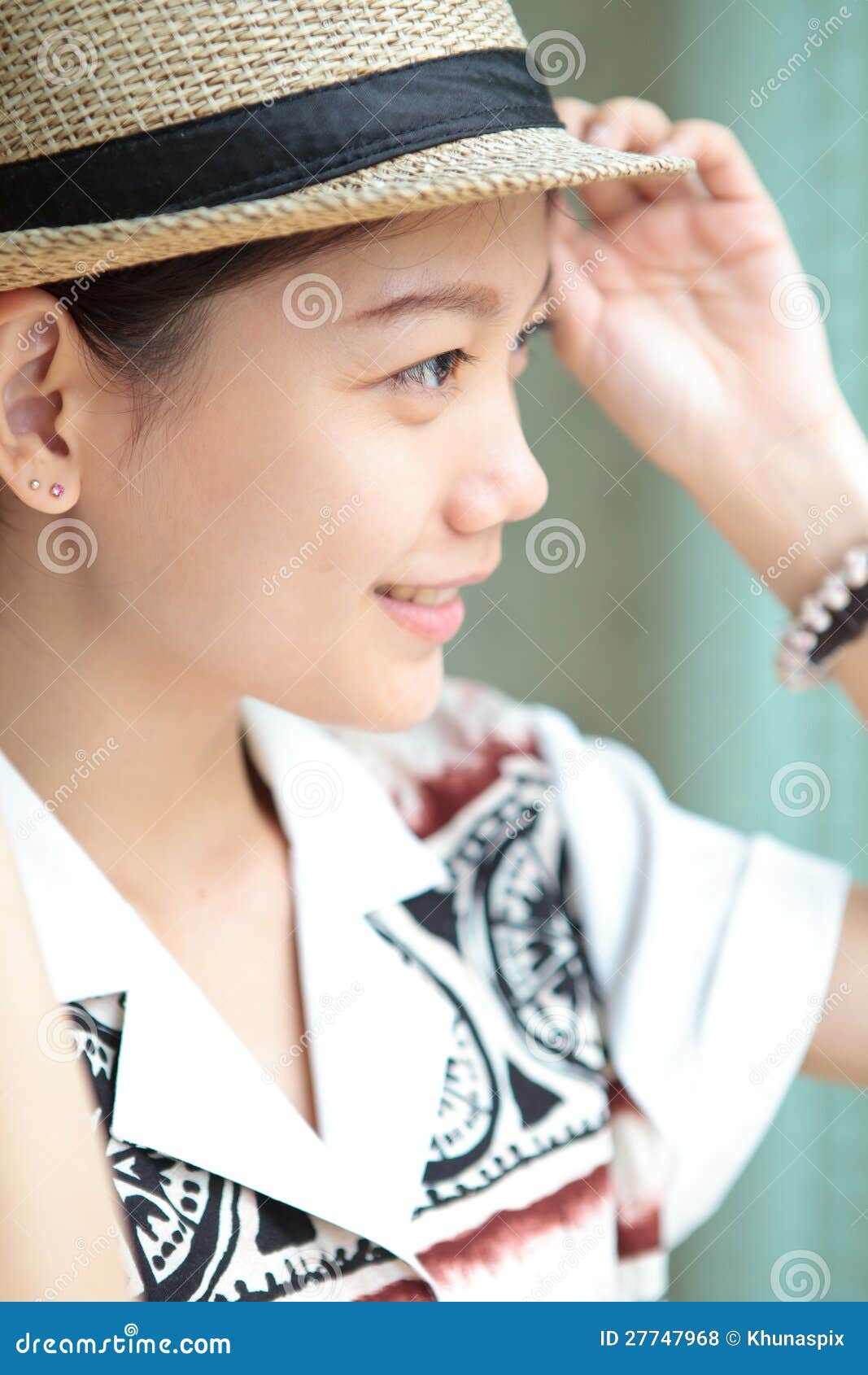 Face Of Asian Woman Wearing Straw Hat Stock Photo - Image: 27747968