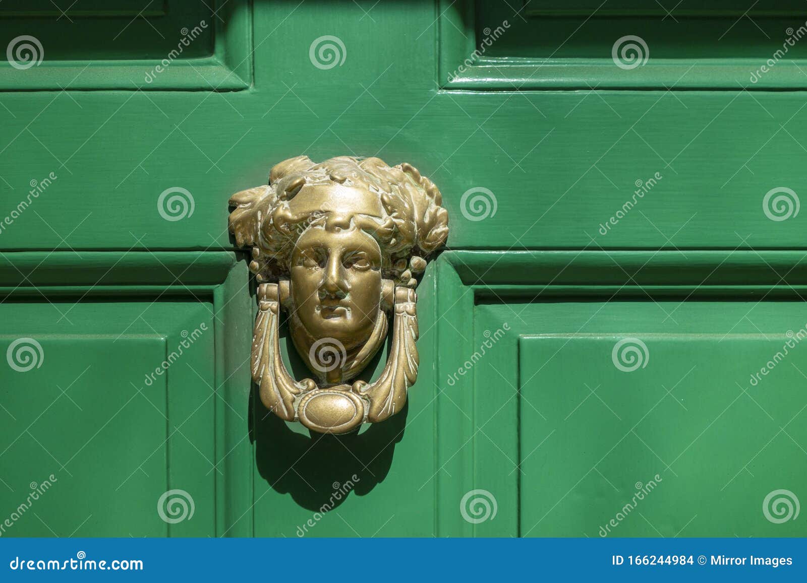 canal înălțați Colectiv Face Figure Brass Front Door Knicker on a Bright Green Door Stock Photo - Image of face, knocker: 166244984 canal înălțați Colectiv Face Figure Brass Front Door Knicker on a Bright Green Door Stock Photo - Image of face, knocker: 166244984