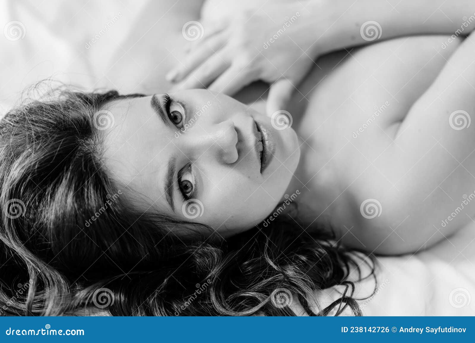 Face of a Naked Pregnant Woman in image