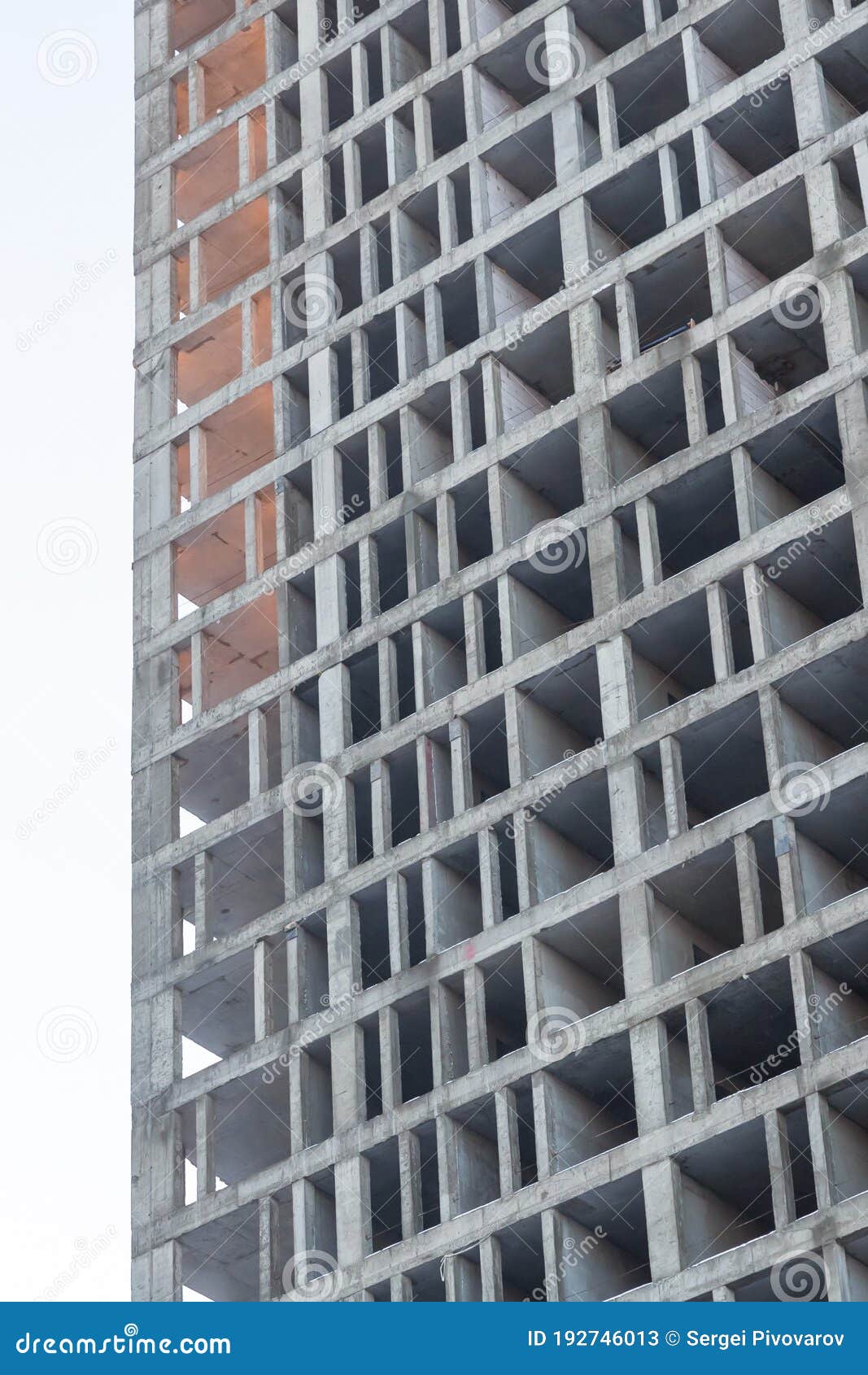 Fachada De La Casa Inacabada Cimientos De Cemento Alto Cierre Construcción  De Fondo Vertical Imagen de archivo - Imagen de negocios, apartamento:  192746013